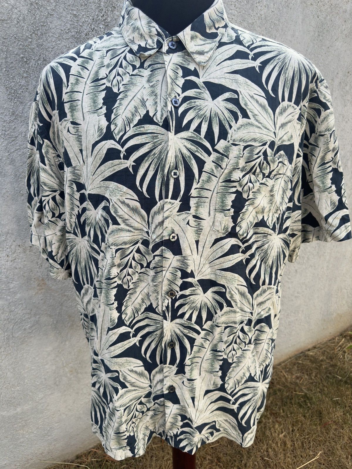 Tori Richard Tori Richard Black/White Full Button Hawaiian Print Men's XL Size US XL / EU 56 / 4 - 1 Thumbnail
