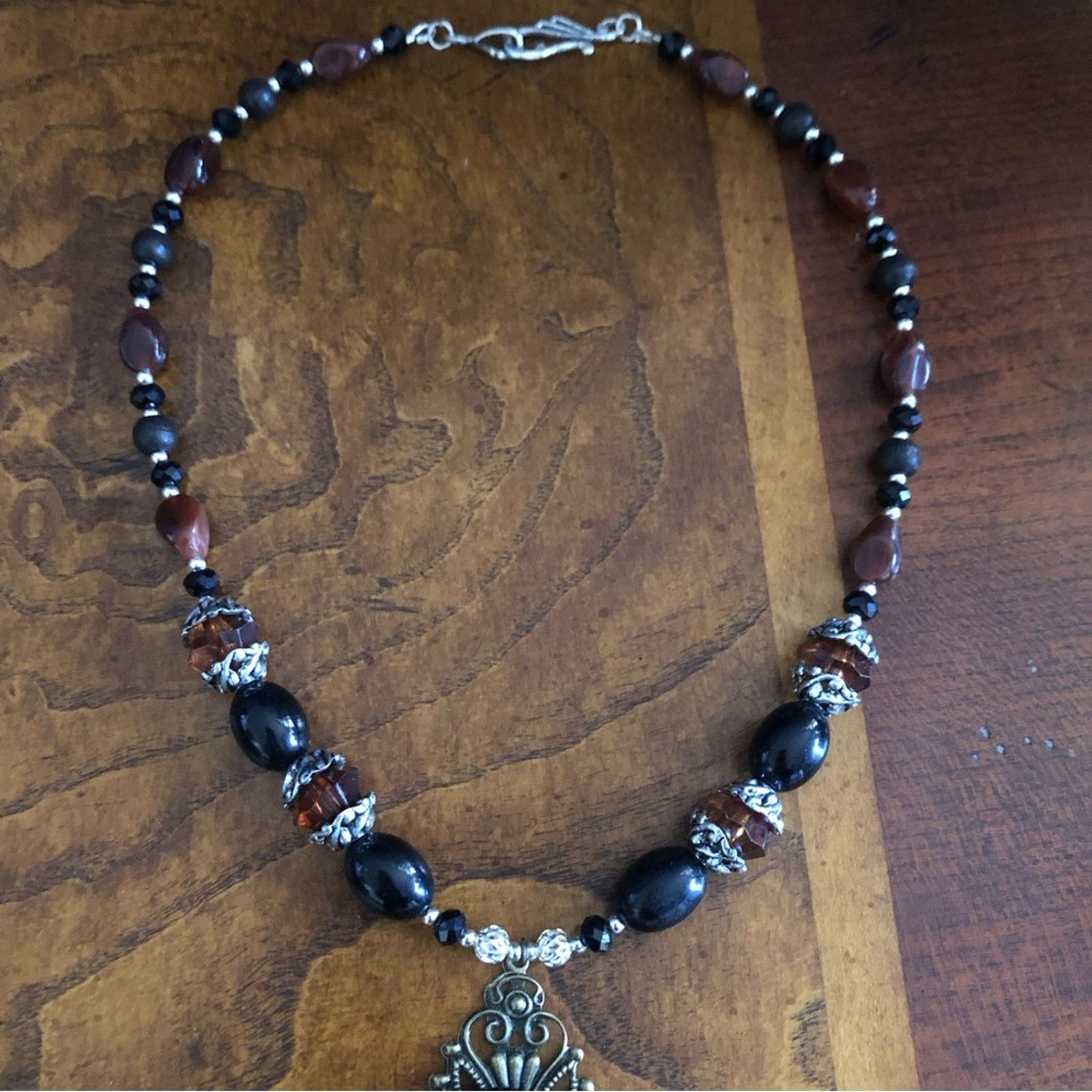 Handmade Handcrafted Victorian homestead couple cameo beaded necklace Size ONE SIZE - 6 Thumbnail