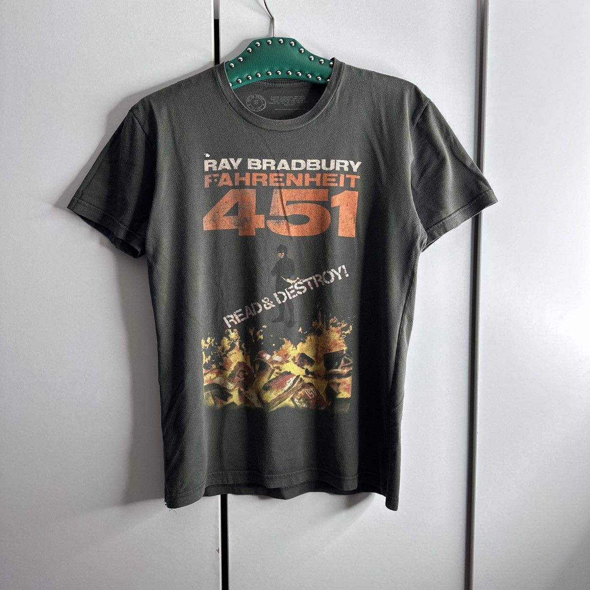 Band Tees × Vintage Ray Bradbury FAHRENHEIT 451 Read & Destroy Utopian Novel Size US S / EU 44-46 / 1 - 1 Thumbnail