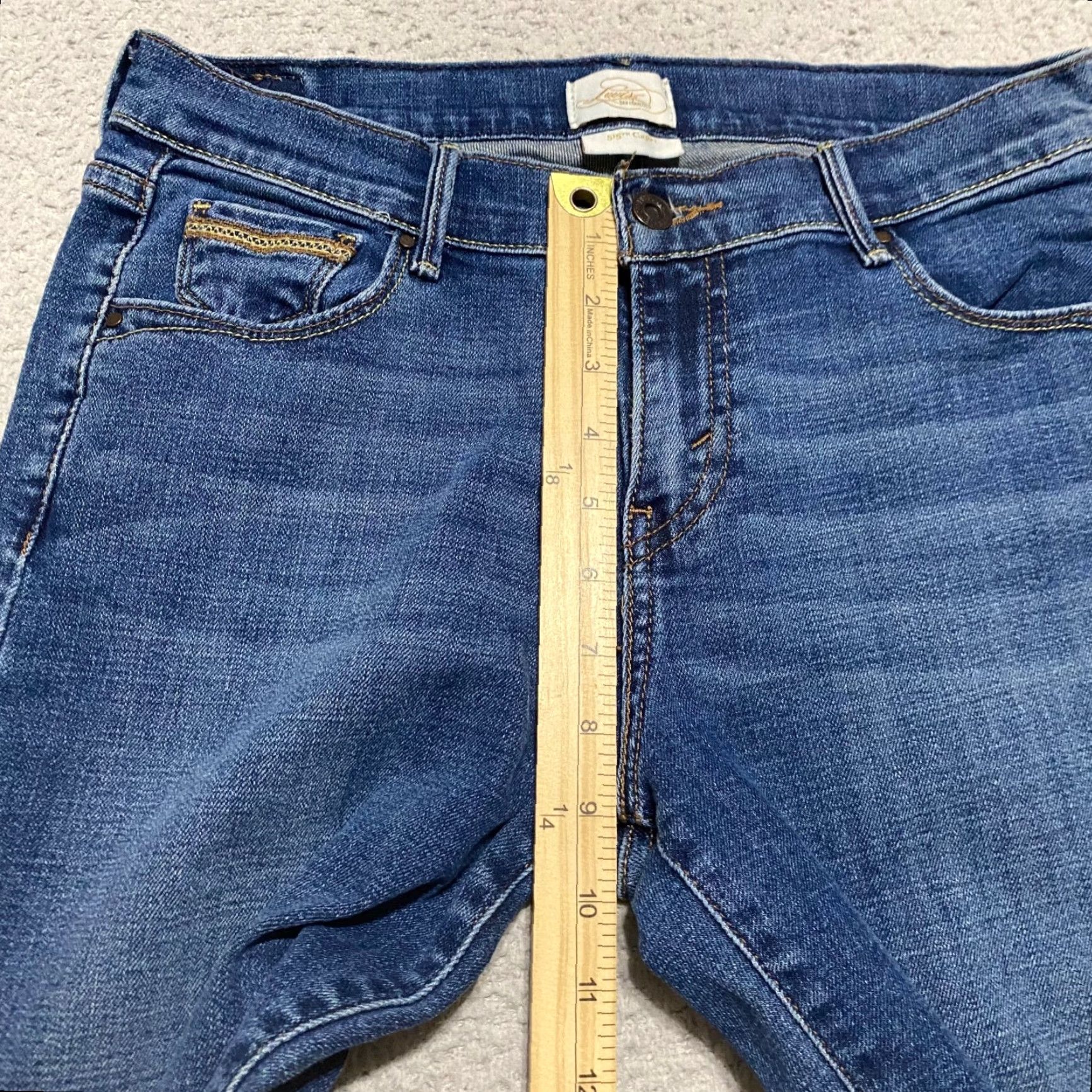 Levi's Levi's 515 Jeans Womens sz 6 Capri Medium Wash Mid Rise Blue Denim 5-Pocket Design Regular Slimming Pockets Shirt? Size 28" / US 6 / IT 42 - 7 Thumbnail