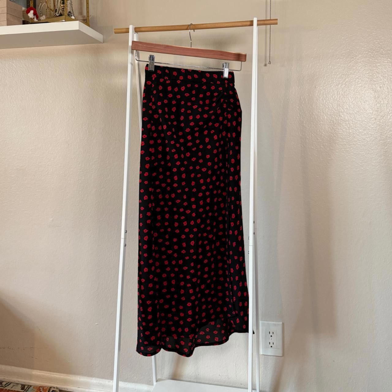 Designer princess polly black with red flower midi skirt❤️ Size 27" / US 4 / IT 40 - 1 Thumbnail