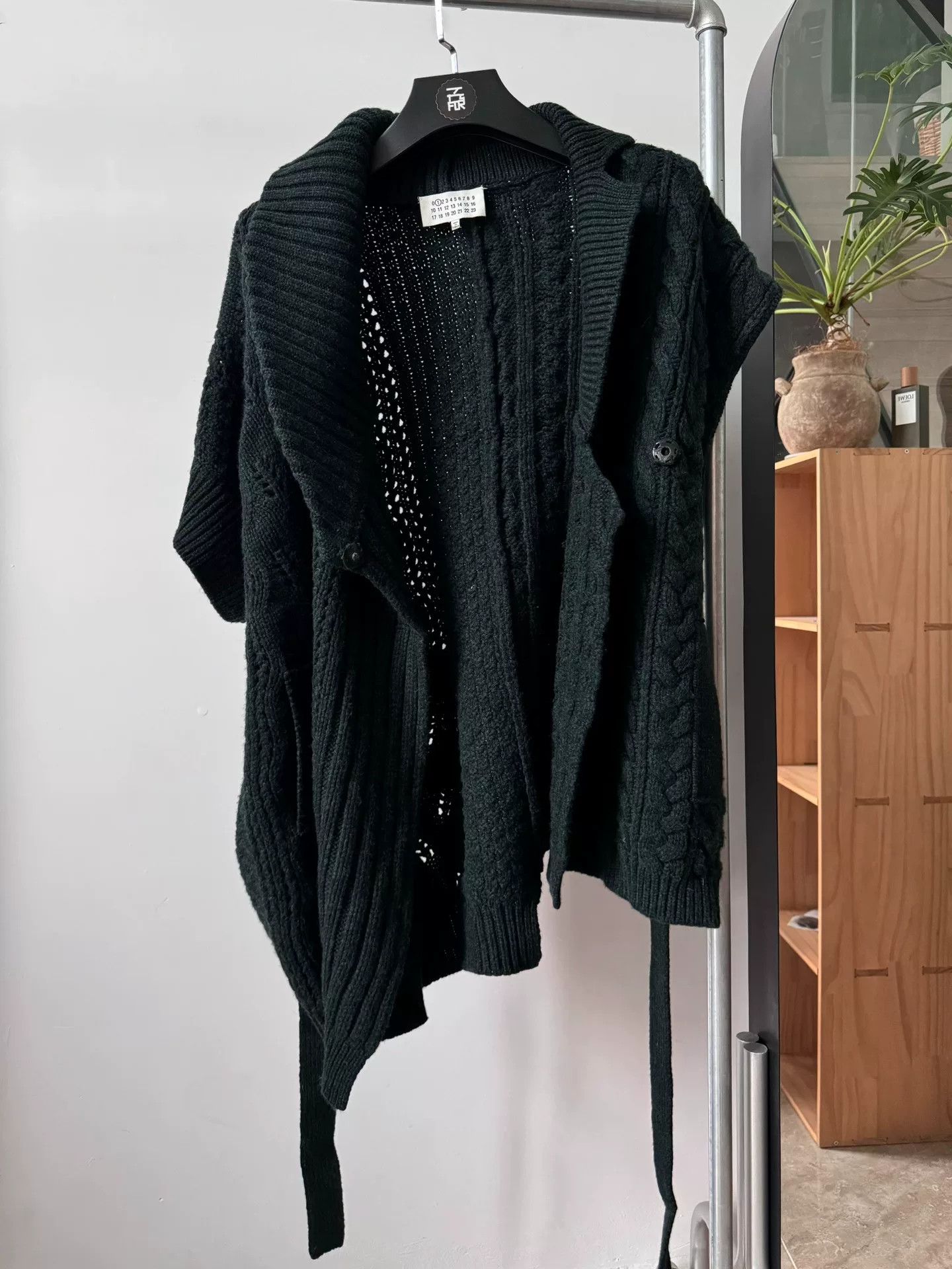 Maison Margiela Maison Martin Margiela Asymmetrical Sleeveless Sweater Size M / US 6-8 / IT 42-44 - 1 Thumbnail