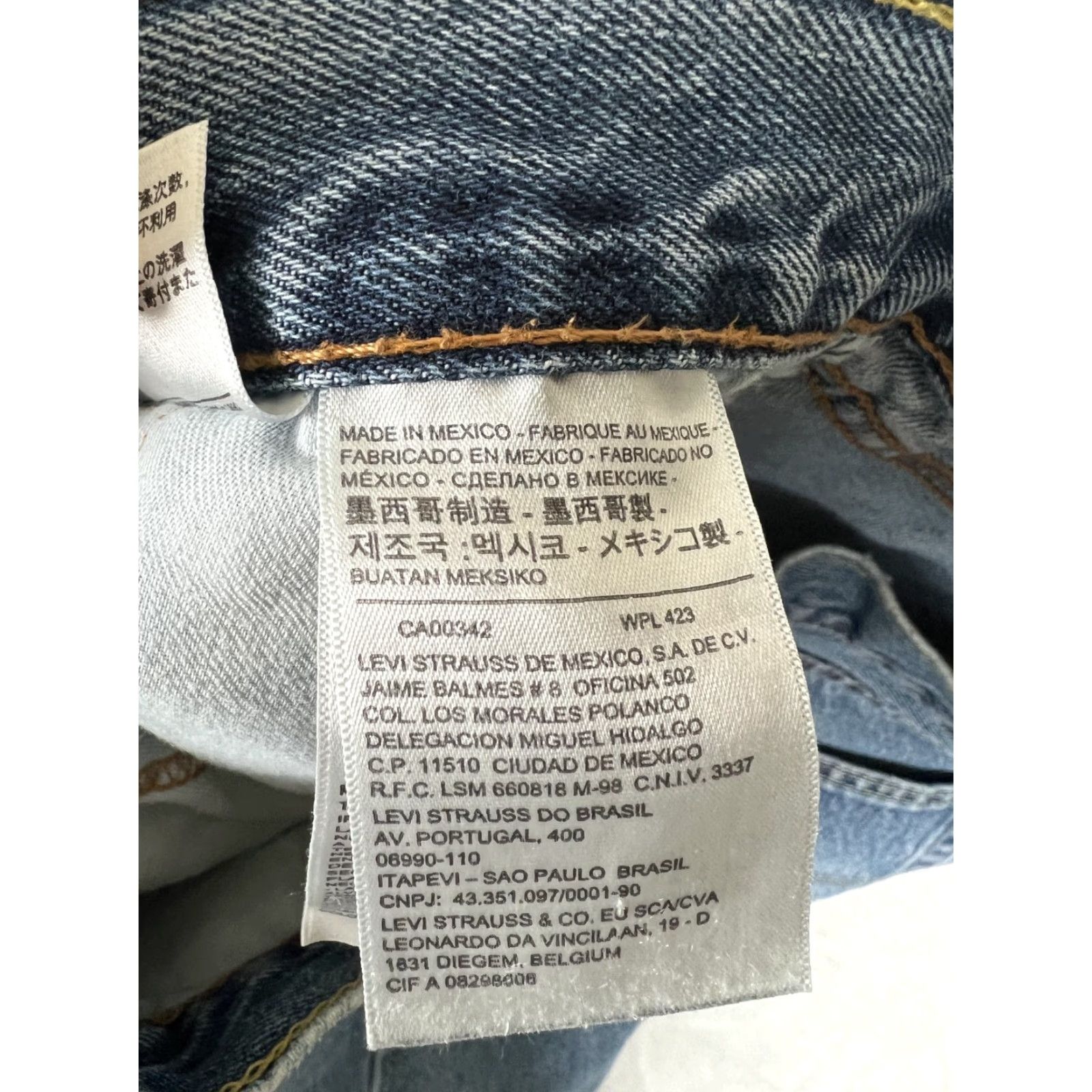 Levi's VINTAGE Levi’s 505 Jeans Size 36x32 Denim Blue 90s USA Regular Mens Straight 5-Pocket Mexico Medium Wash Size US 36 / EU 52 - 5 Thumbnail