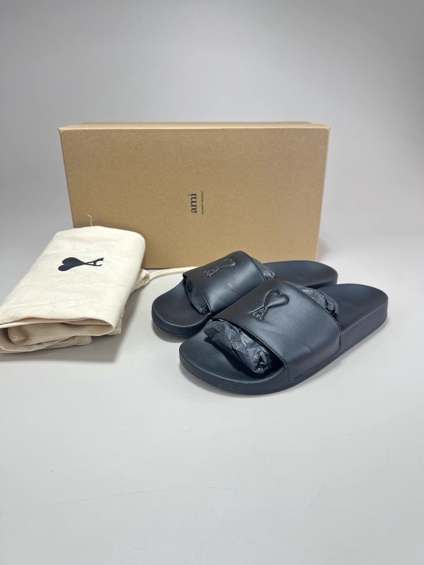 AMI AMI Black Heart Embossed Slide Sandals Size US 7 / IT 37 - 1 Thumbnail