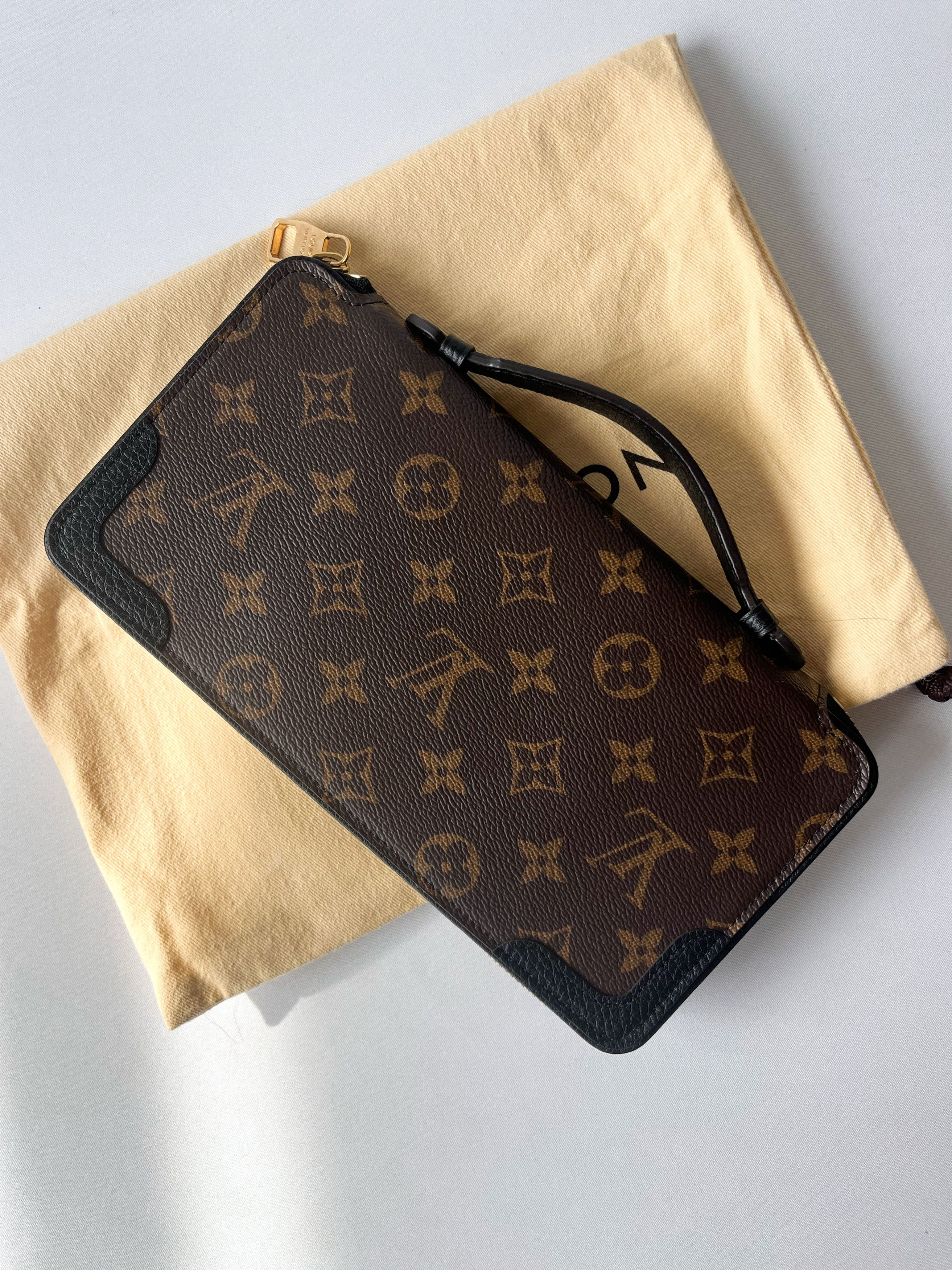 Louis Vuitton Louis Vuitton Monogram Daily Organizer Black Size ONE SIZE - 1 Thumbnail