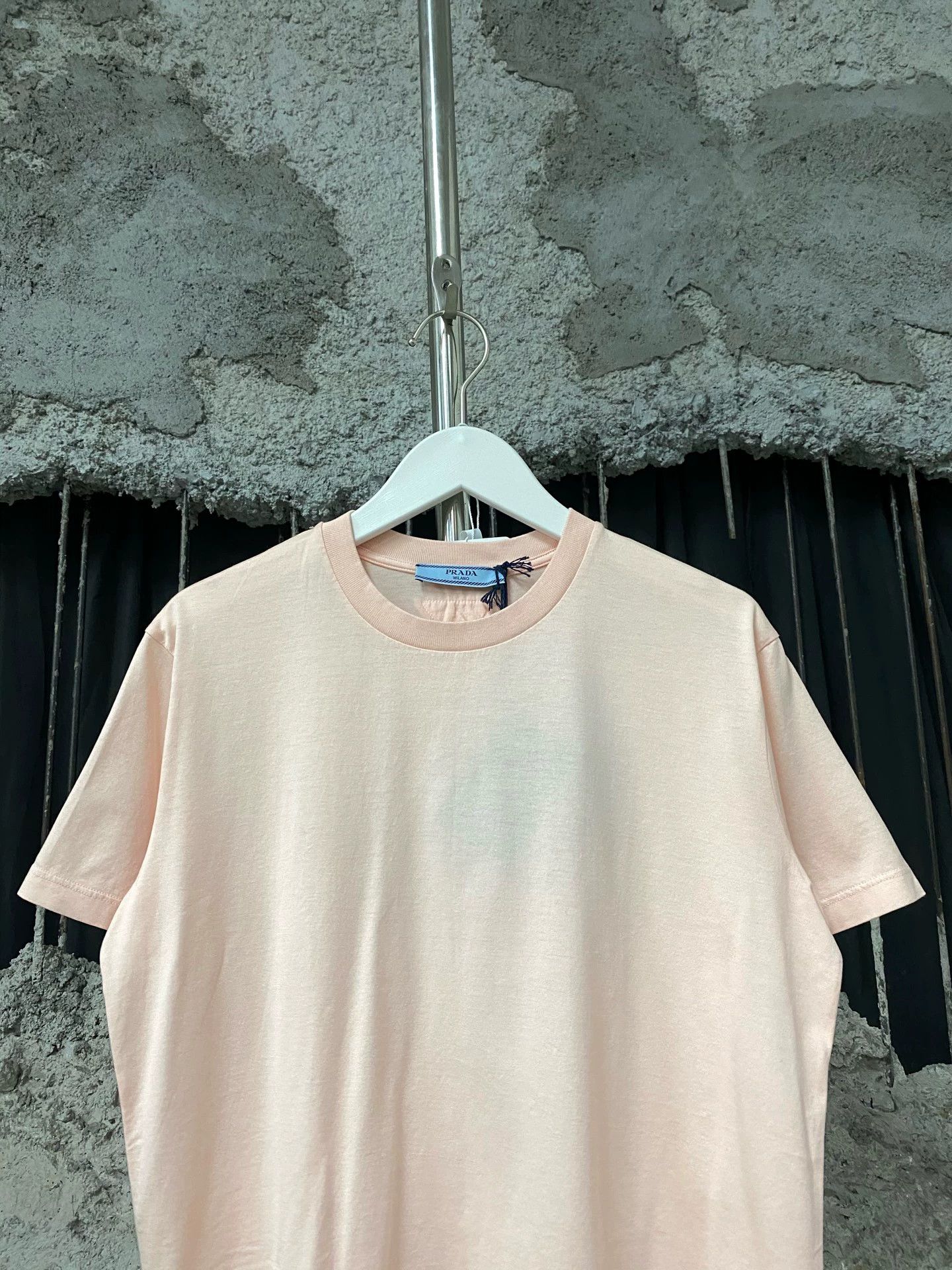 Prada Prada blush pink short-sleeve T-shirt size S new Size S / US 4 / IT 40 - 3 Thumbnail