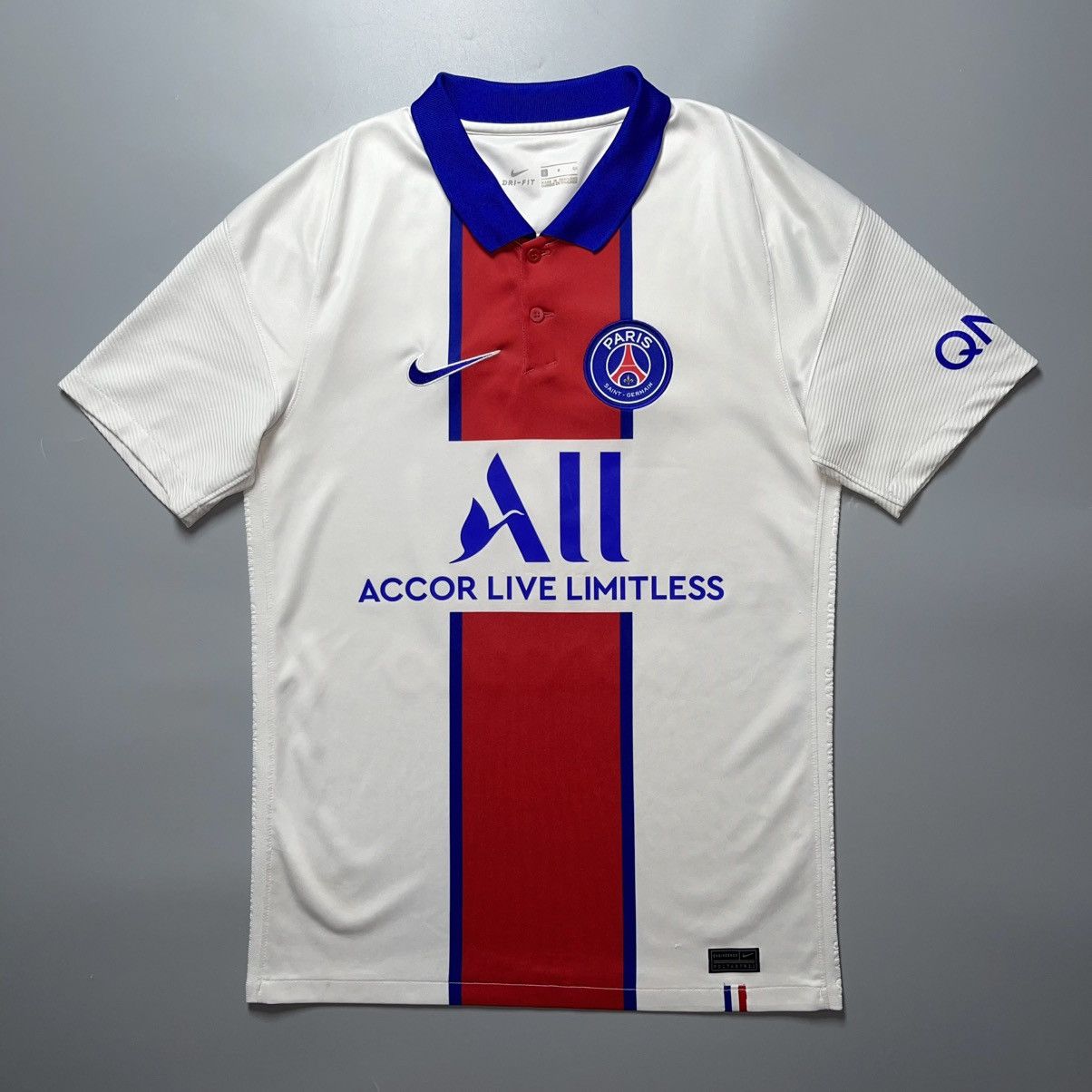 Vintage PSG NIKE 2020/2021 FOOTBALL SOCCER AWAY JERSEY #7 MBAPPE Size US S / EU 44-46 / 1 - 2 Thumbnail