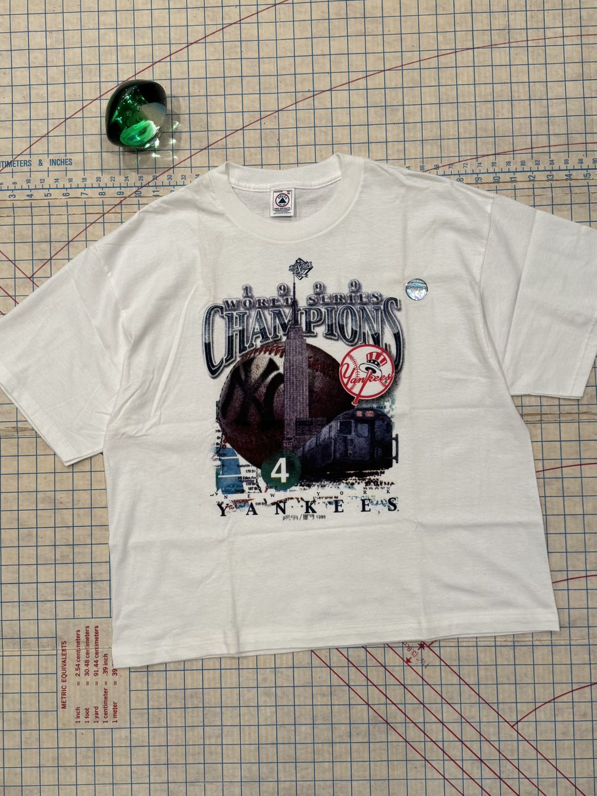 New York Yankees 1999 World Series Championship Tee New York Yankees Mens XL Size US XL / EU 56 / 4 - 1 Thumbnail