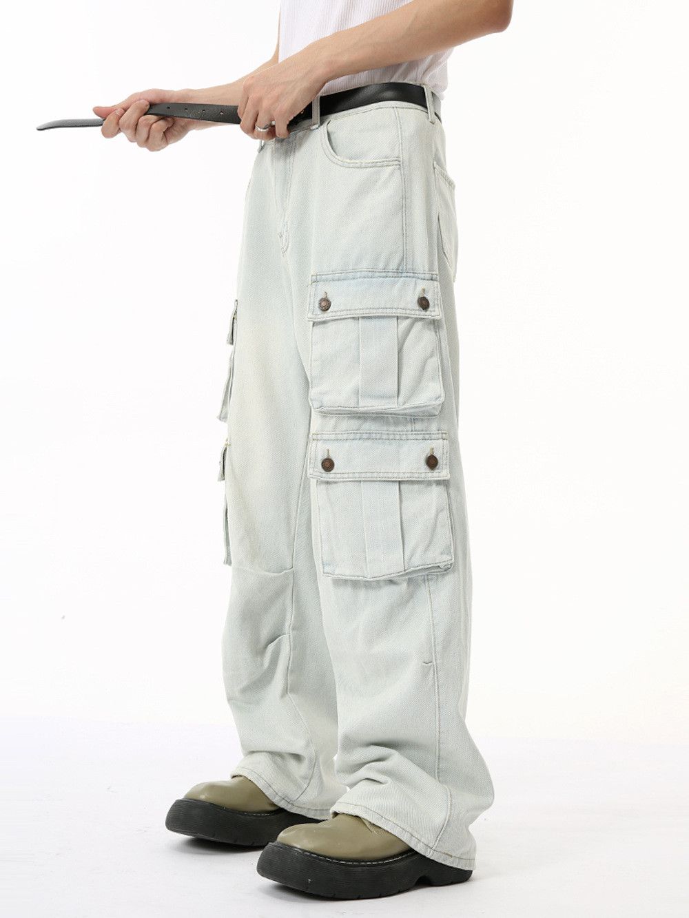 Japanese Brand Men's American-style light wash multi-pocket cargo jeans Size US 32 / EU 48 - 3 Thumbnail