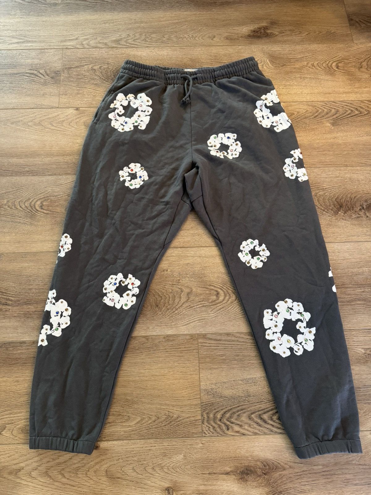 DENIM TEARS Rhinestone Cotton Wreath Sweatpants Vintage Black Size US 34 / EU 50 - 4 Thumbnail