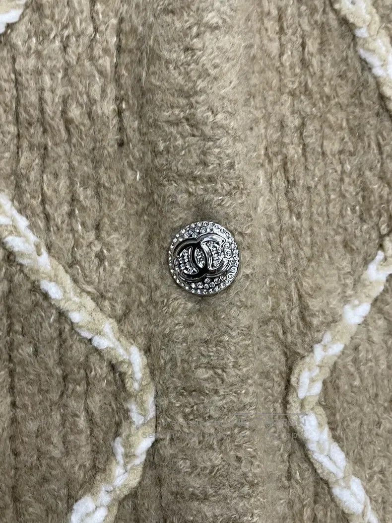 Chanel Chanel Diamond-patterned Teddy Cardigan coat Size XS / US 0-2 / IT 36-38 - 2 Thumbnail