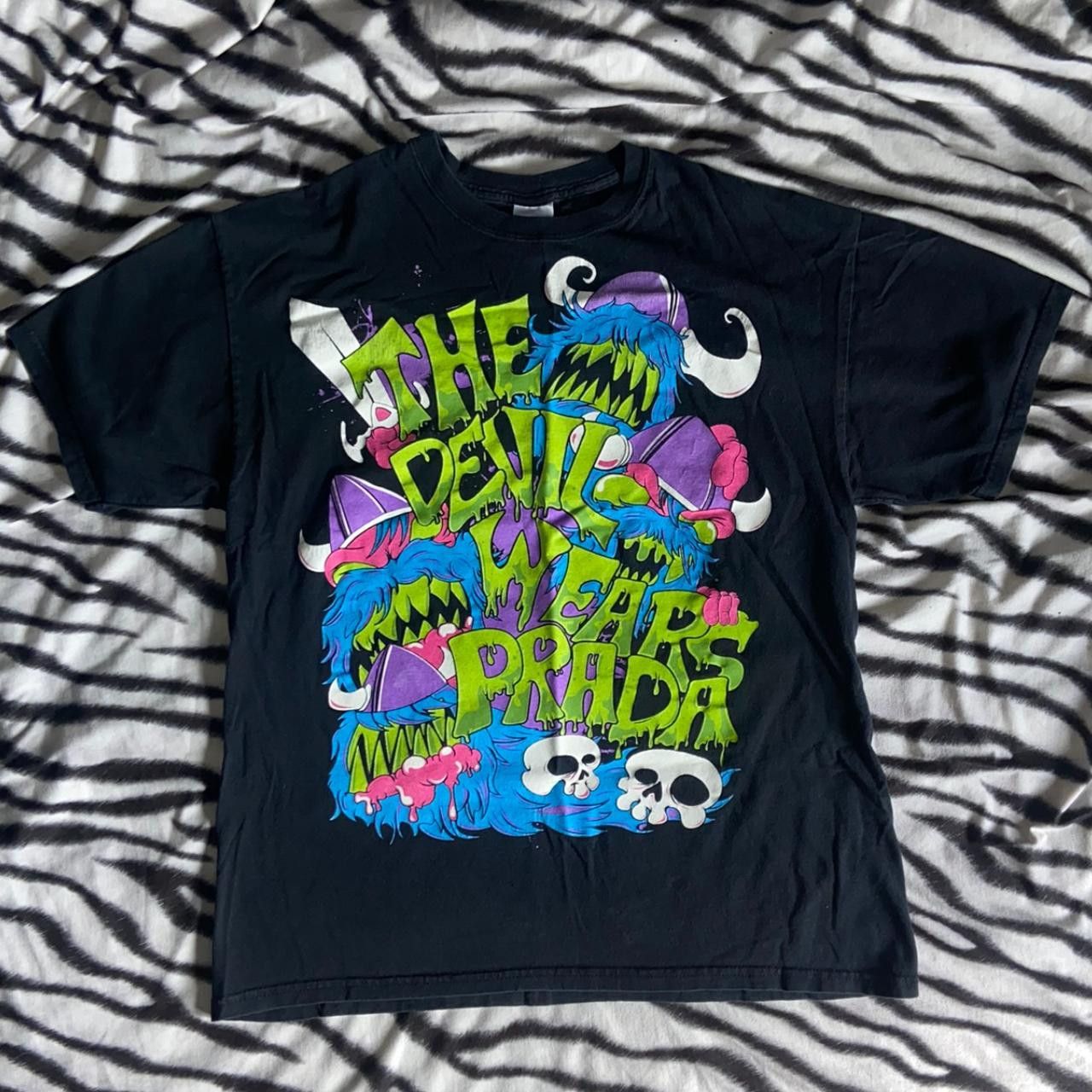Gildan THE DEVIL WEARS PRADA BAND (Size L) Monsters Vikings Tee