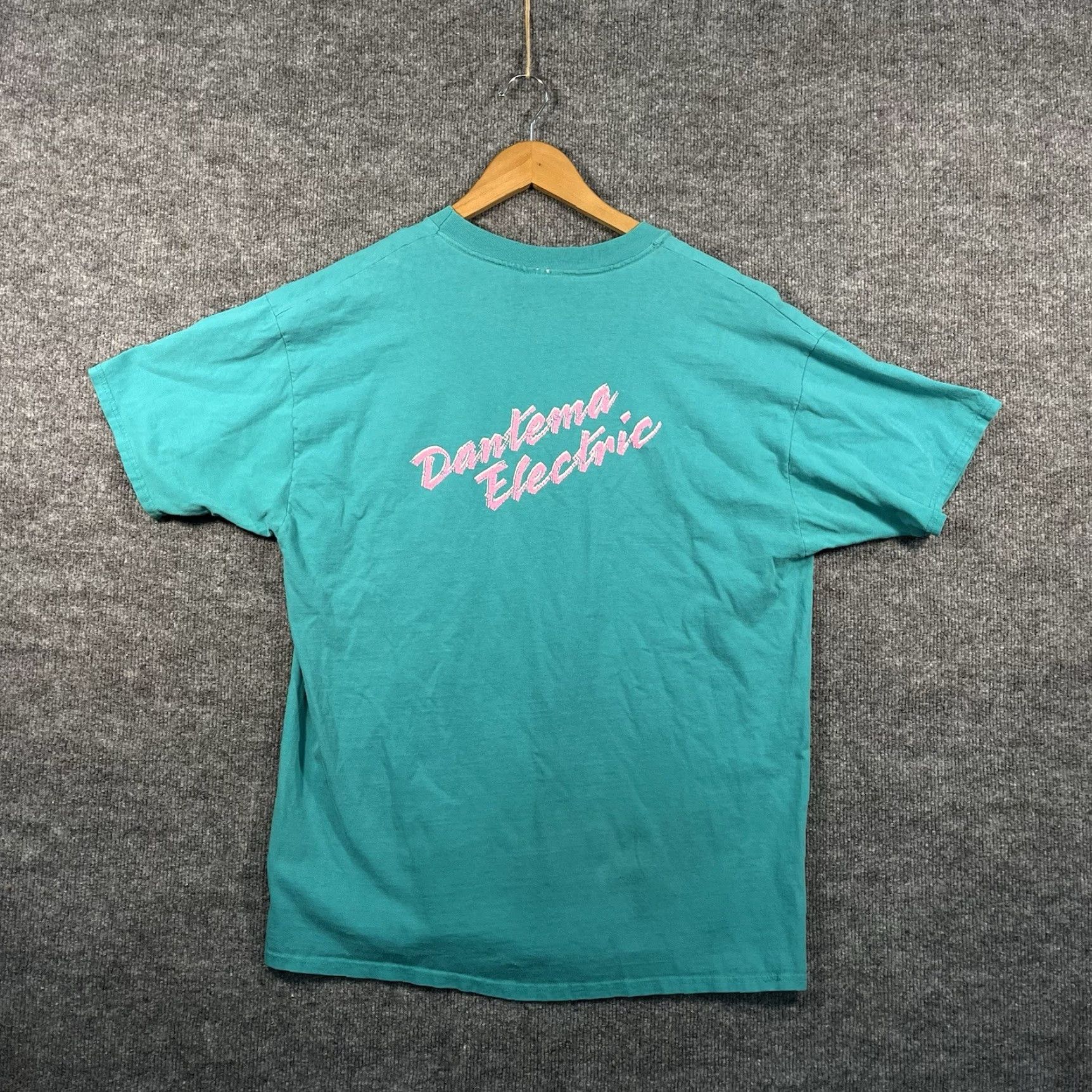 Hanes VINTAGE 80s Dantema Electric Puffy Print Pocket T-Shirt XL Promo Funny Turquoise Hanes 100% Cotton Short Sleeve Regular Mens Diners Size US XL / EU 56 / 4 - 2 Thumbnail