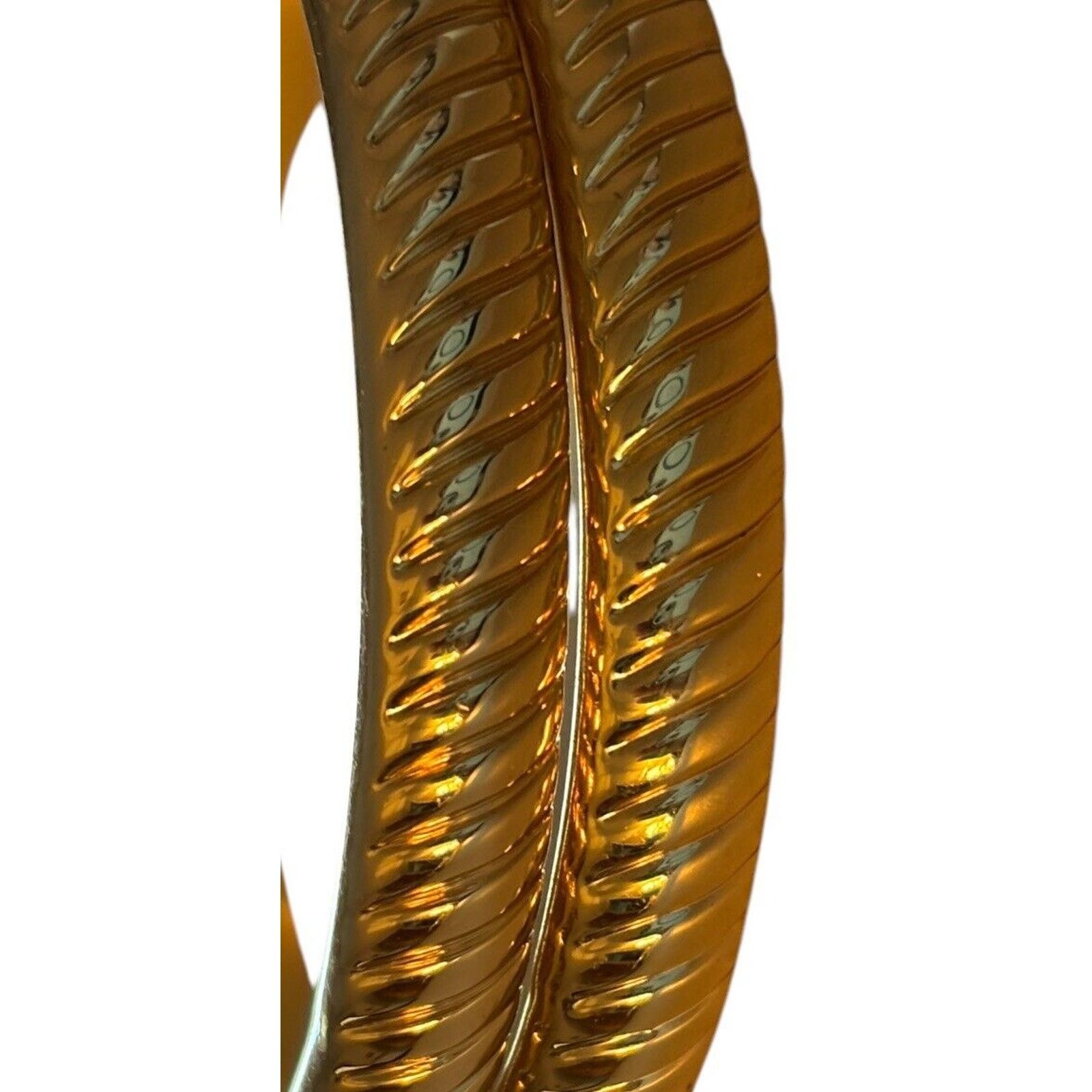 Lilly Pulitzer 2 Lilly Pulitzer 2015 Gold Diagonal Ribbed Bangle Bracelet Size ONE SIZE - 4 Thumbnail
