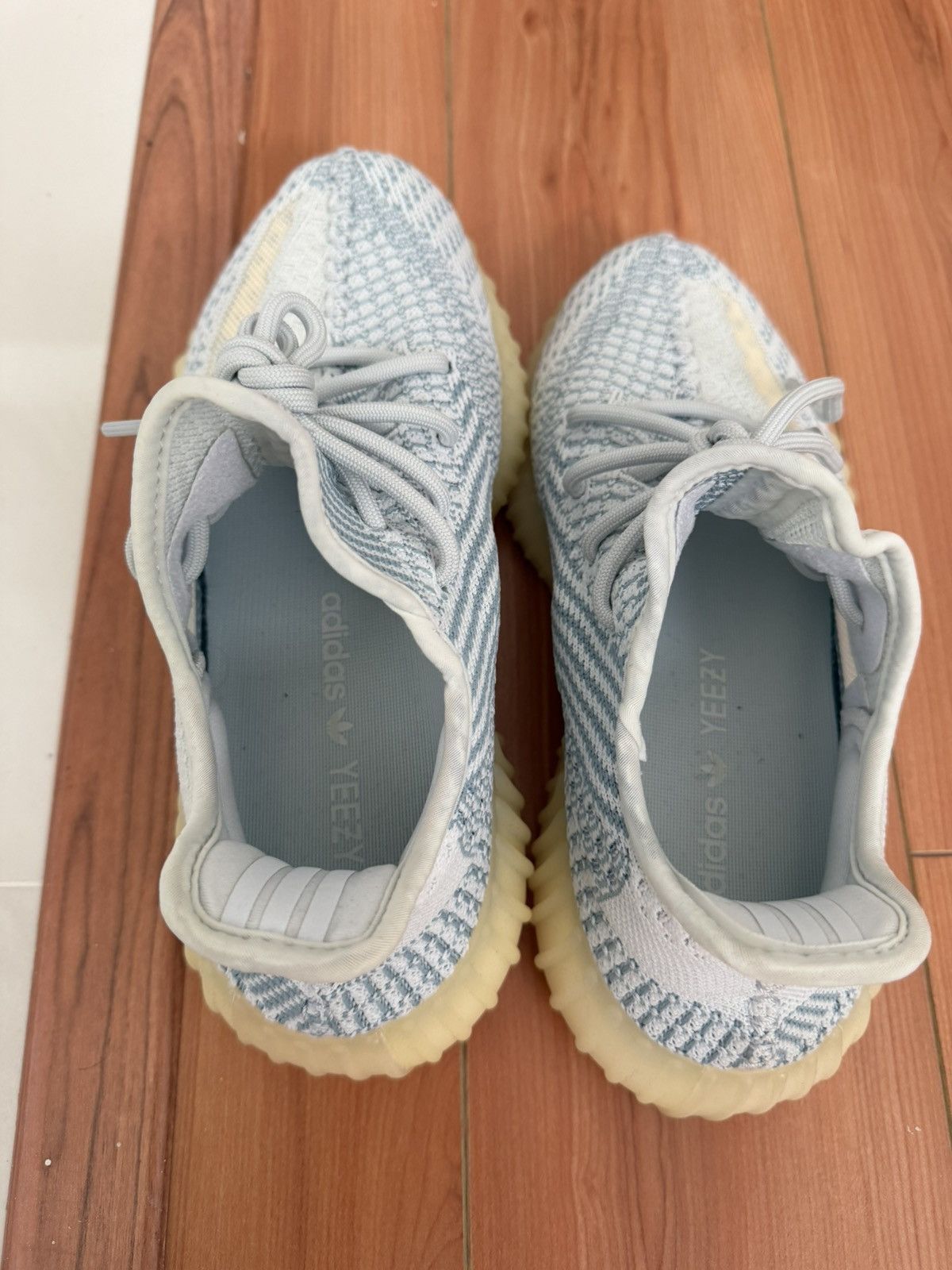 Yeezy Yeezy Boost 350 V2 Cloud White Size US 6 / EU 39 - 5 Thumbnail