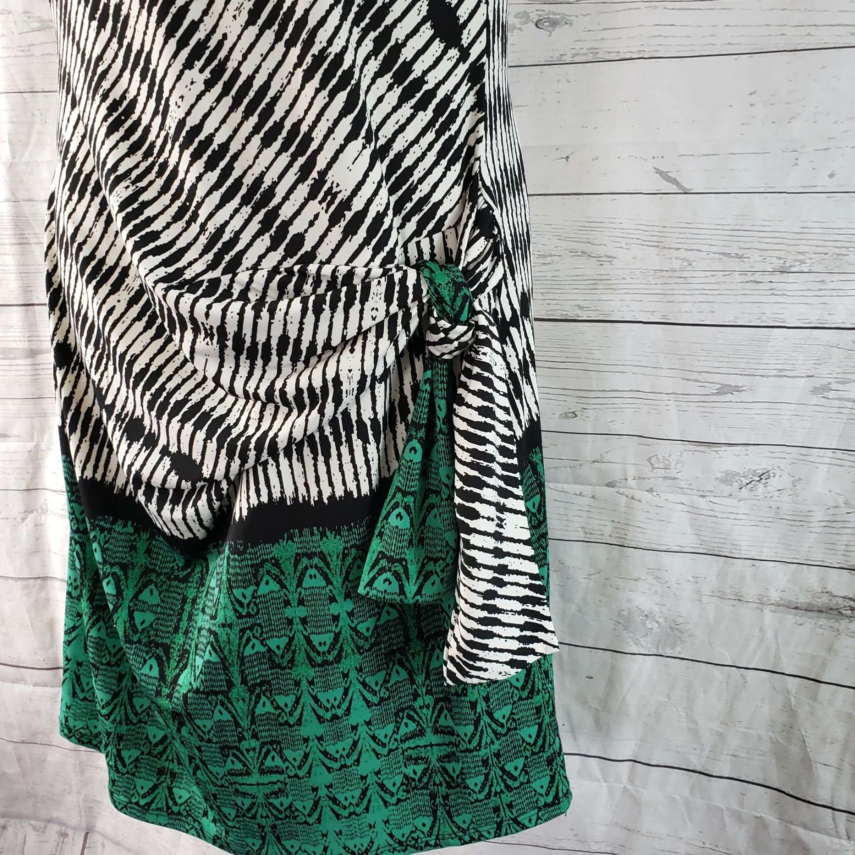 Vintage Max Studio Dress Womens Small Green Black Sleeveless Scoop Neck Side Tie Knee Length Pullover Shift 95% polyester 5% spandex Mens? Size S / US 4 / IT 40 - 5 Thumbnail
