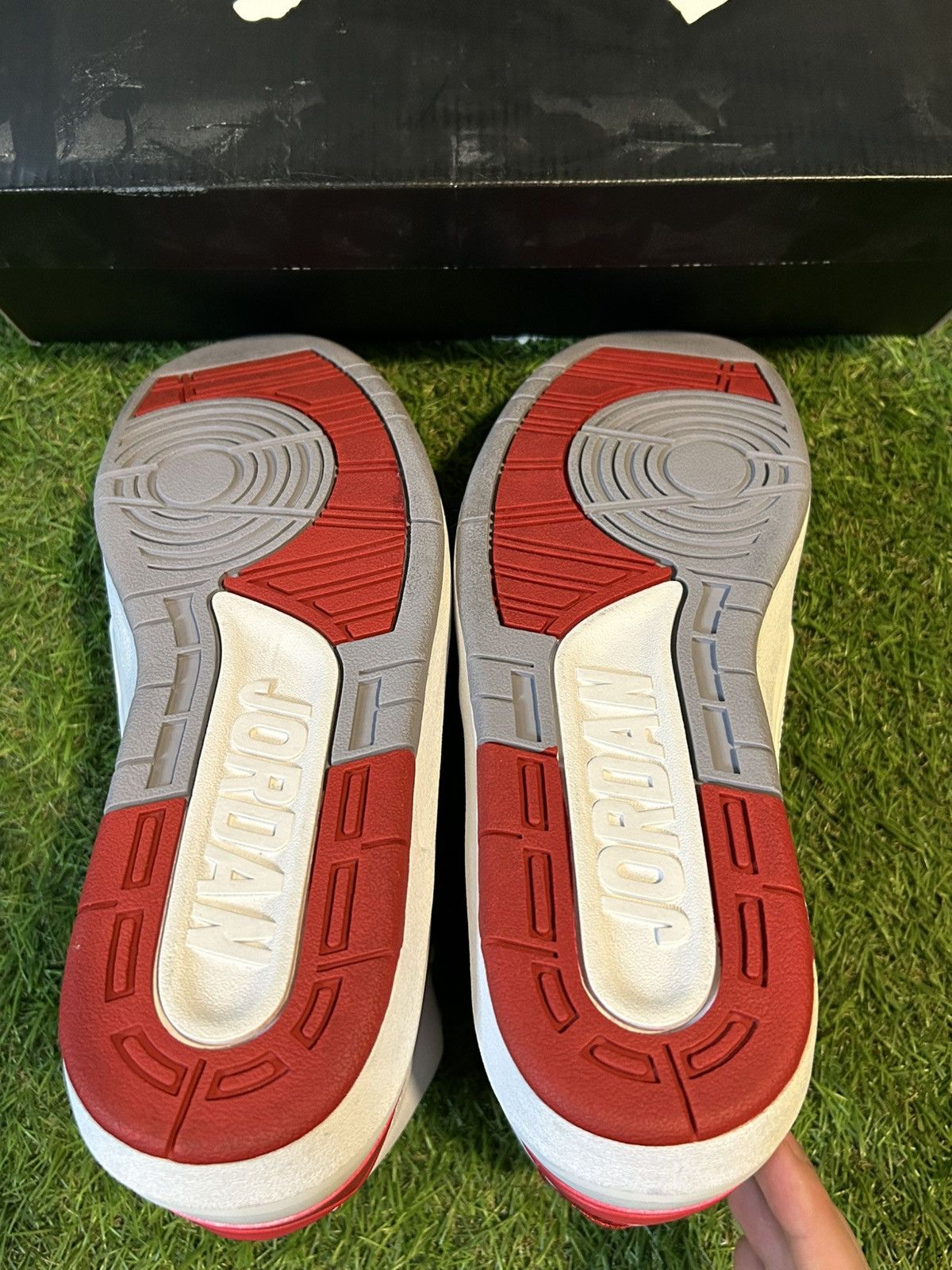 Jordan Brand Jordan 2 White Red Size US 10.5 / EU 43-44 - 8 Thumbnail