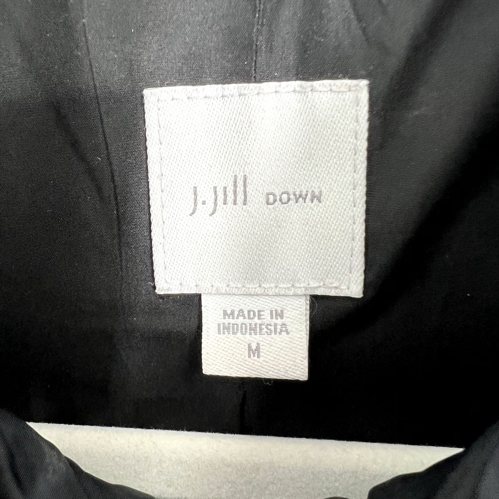 J. Jill VINTAGE J Jill Down Fill Long Quilted Puffer Vest Black Nylon M Women's Quilted Pockets Zipper Full Zip Water Resistant Vest Size M / US 6-8 / IT 42-44 - 3 Thumbnail
