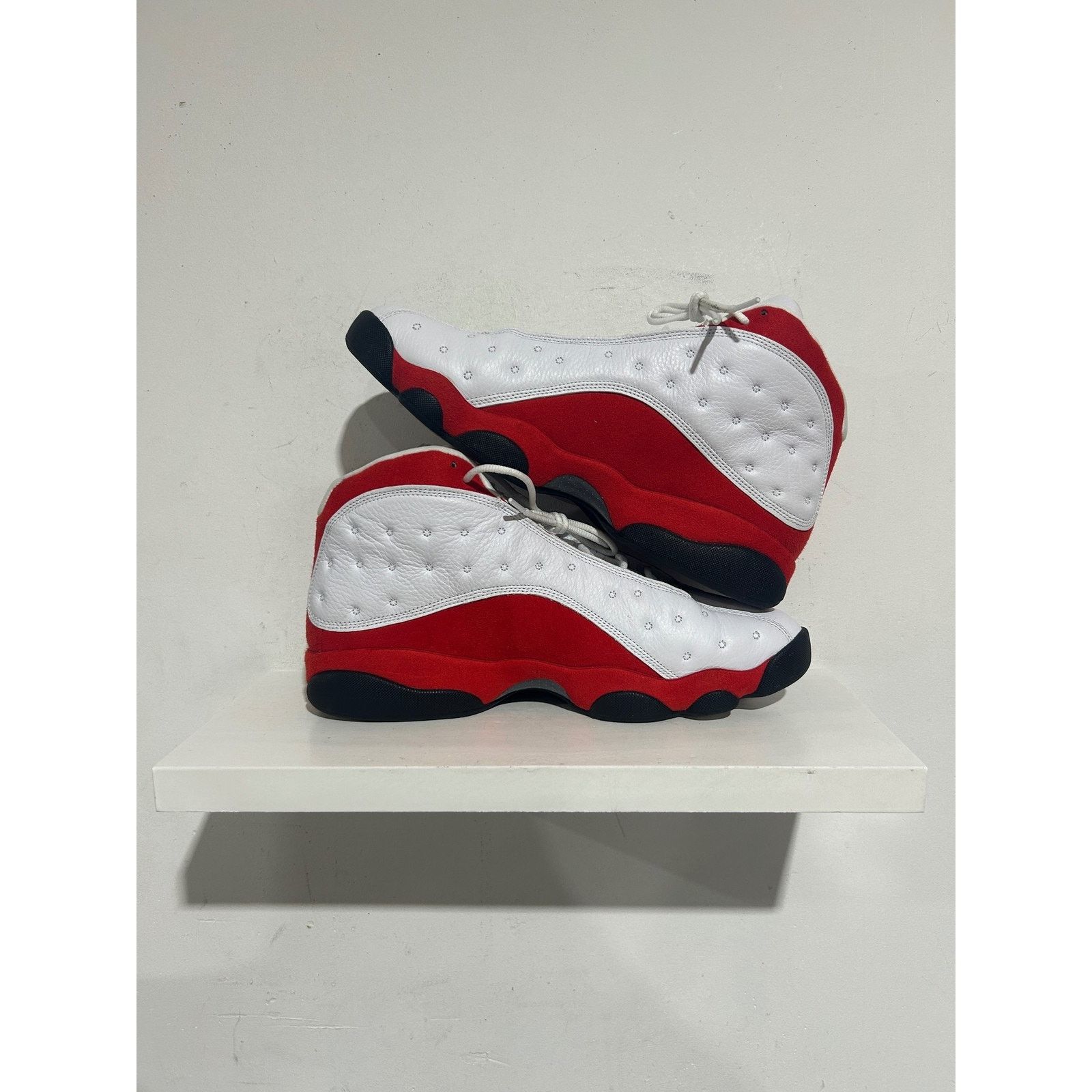 Nike JORDAN 13 RETRO 'OG CHICAGO 2026' SIZE 12 PREOWNED Size US 12 / EU 45 - 2 Thumbnail