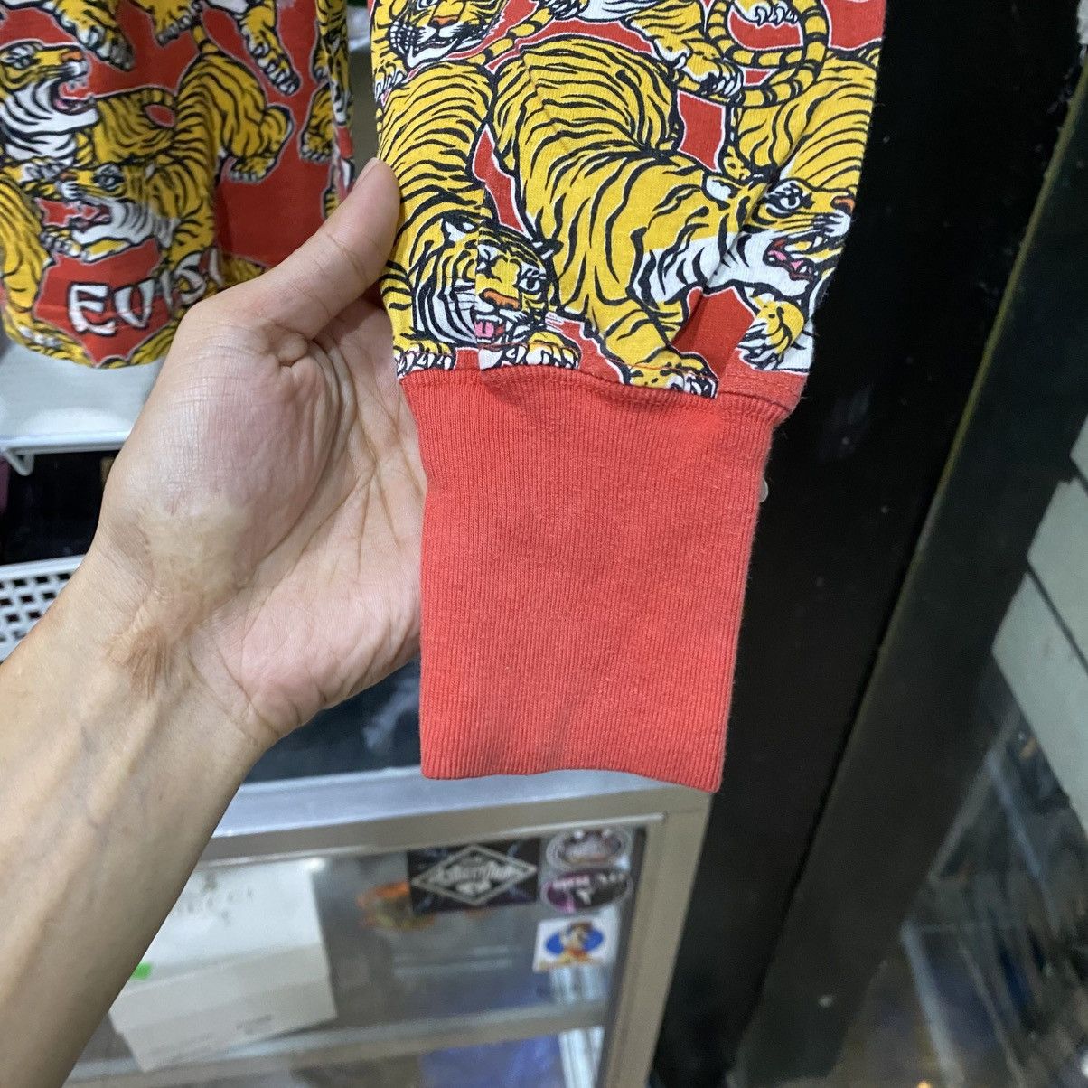 Evisu Rare Vintage Evisu Full Print Tiger Long Sleeve Shirts Size US L / EU 52-54 / 3 - 8 Thumbnail