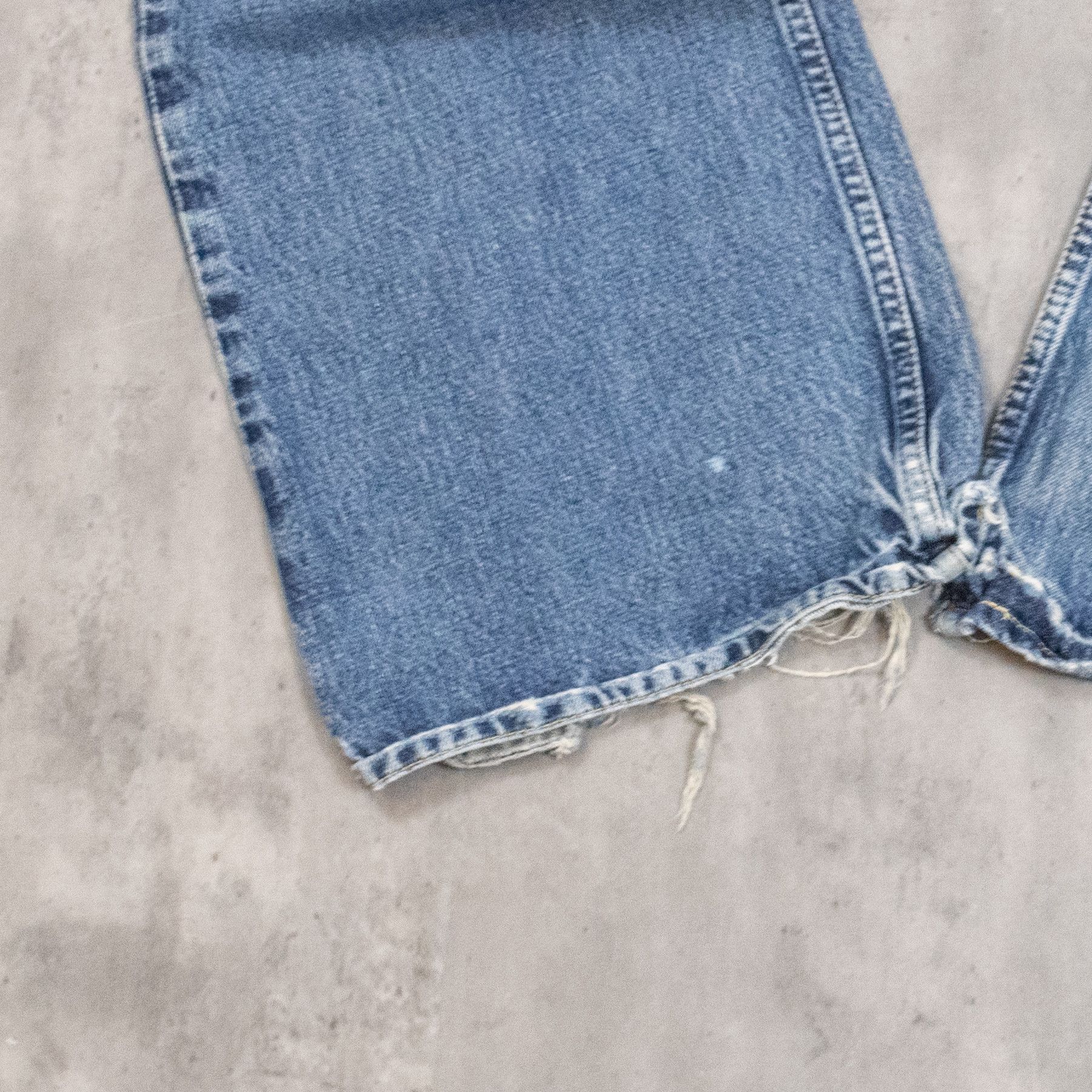 American Eagle Outfitters Y2K 00's Baggy Relax Bootcut Midwash Distressed Denim Pant's Size US 36 / EU 52 - 6 Thumbnail