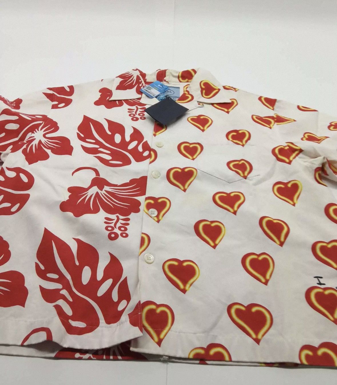 Prada Prada Red and White Patterned Short Sleeve Shirt. Size US L / EU 52-54 / 3 - 8 Thumbnail