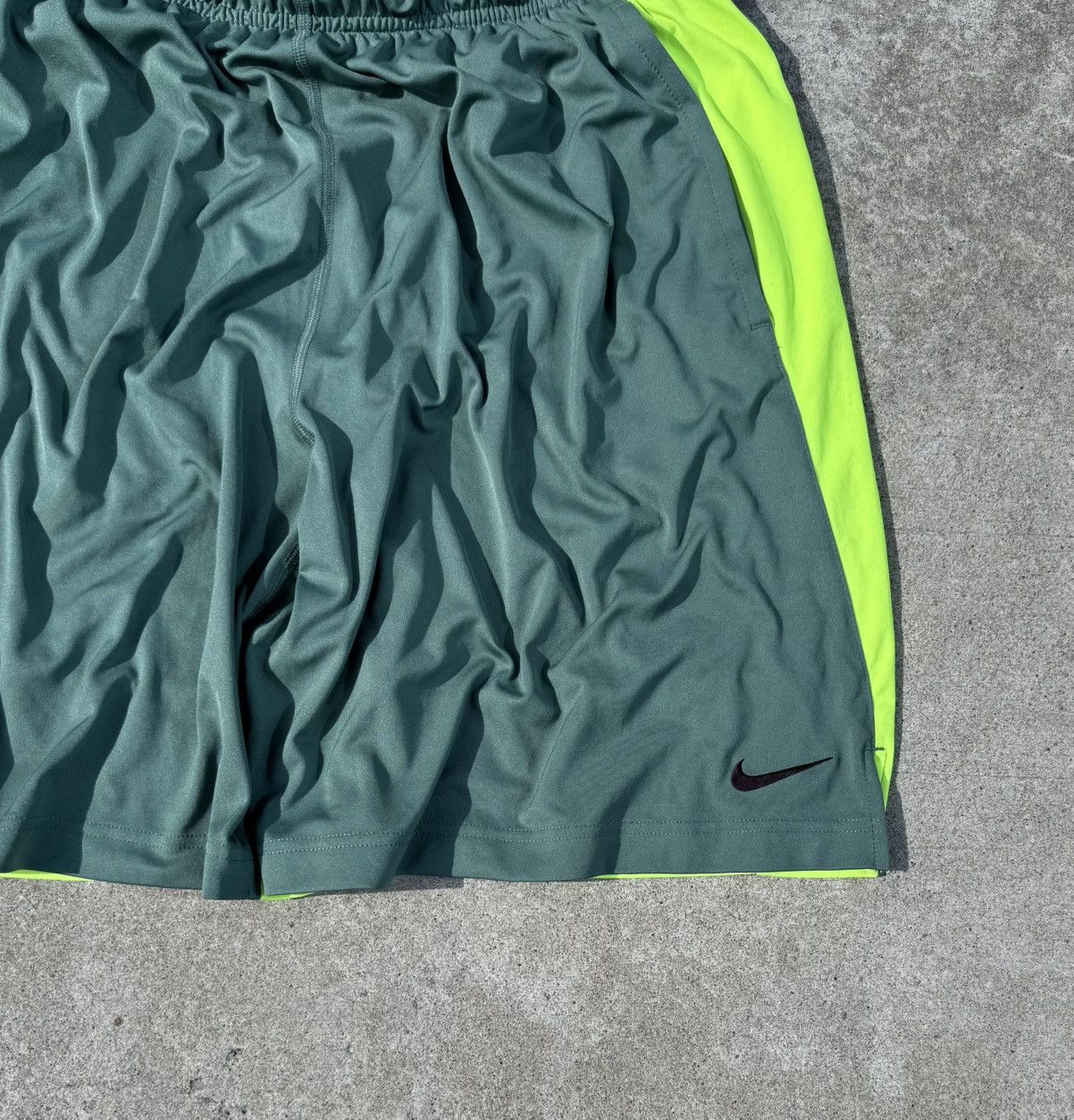 Other Vintage Nike y2k wide buggy streetwear oversize track shorts Size US 34 / EU 50 - 8 Thumbnail