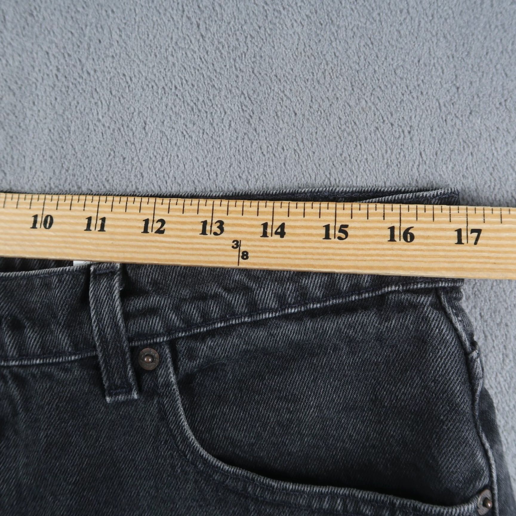 Levi's VINTAGE Levi's 550 Jeans Men 36 Black Denim Relaxed Fit 1990s USA 5-Pocket Design Leather Patch Distressed 36x36, 33.5x35.5 Size US 36 / EU 52 - 7 Thumbnail