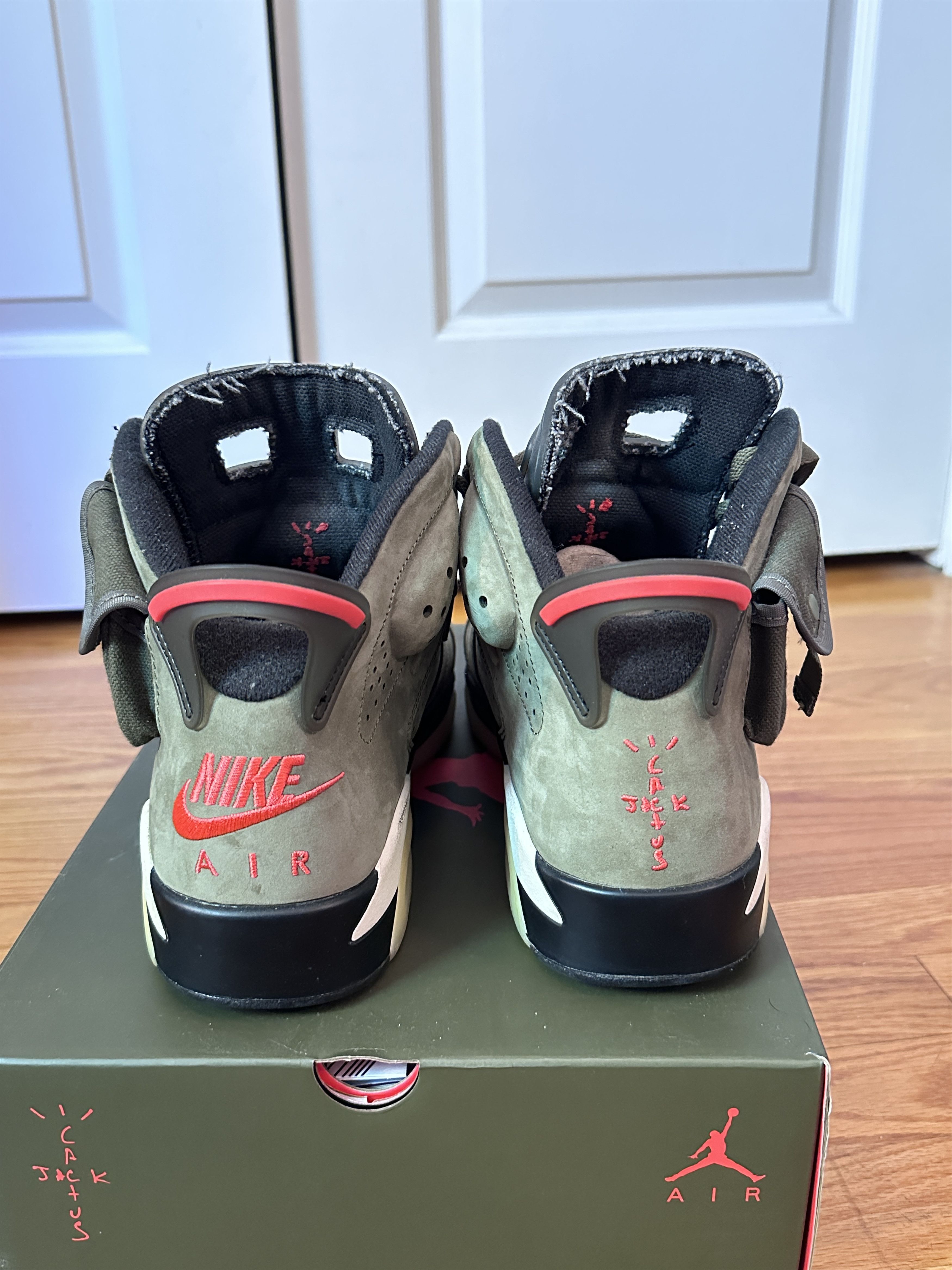 Nike × Travis Scott Travis Scott Jordan 6 Retro Size US 9 / EU 42 - 2 Thumbnail