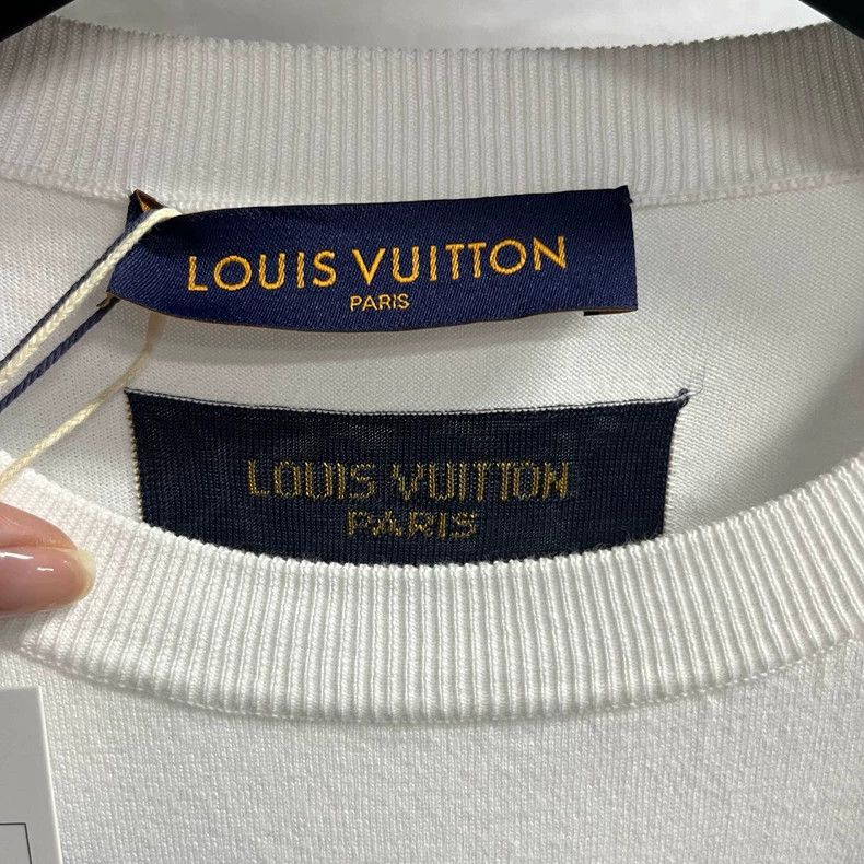 Louis Vuitton Louis Vuitton White monogrammed printed straight casual sh Size US L / EU 52-54 / 3 - 2 Thumbnail