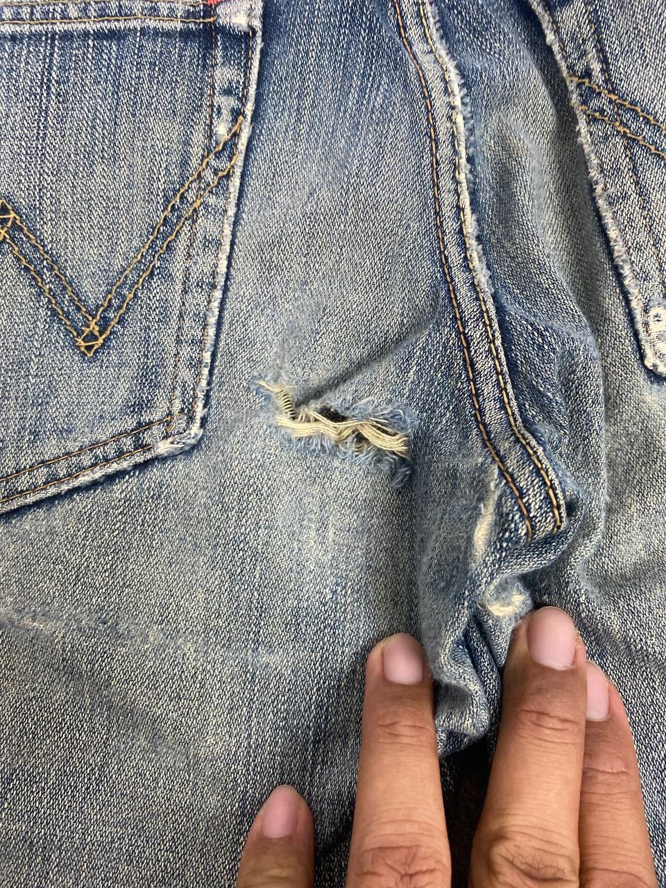 Wrangler vintage wrangler uneven faded distressed denim Size US 32 / EU 48 - 4 Thumbnail