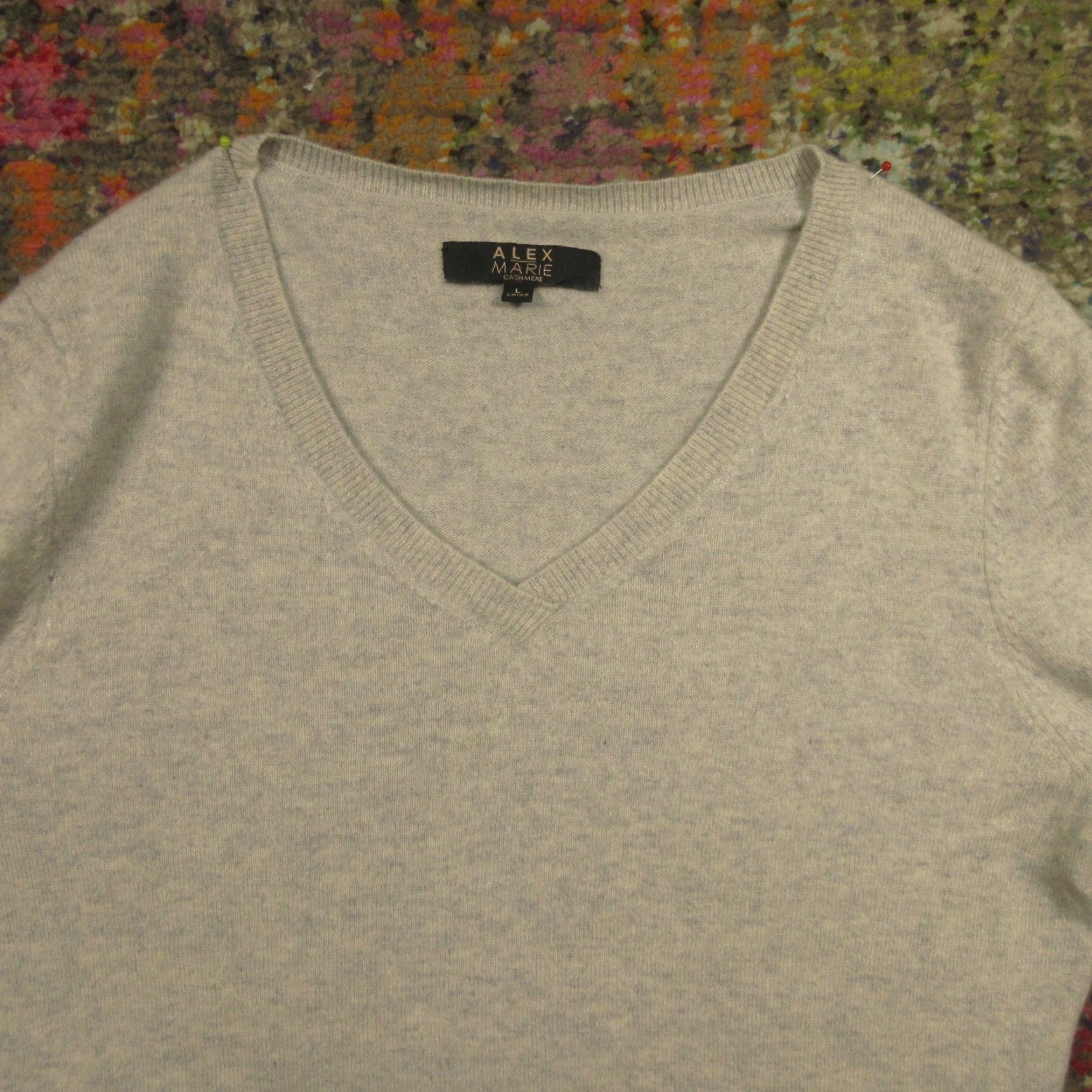 Vintage ALEX Marie Cashmere Sweater Women L Gray Long Sleeve V Neck Soft Knit Two Holes Size L / US 10 / IT 46 - 3 Thumbnail