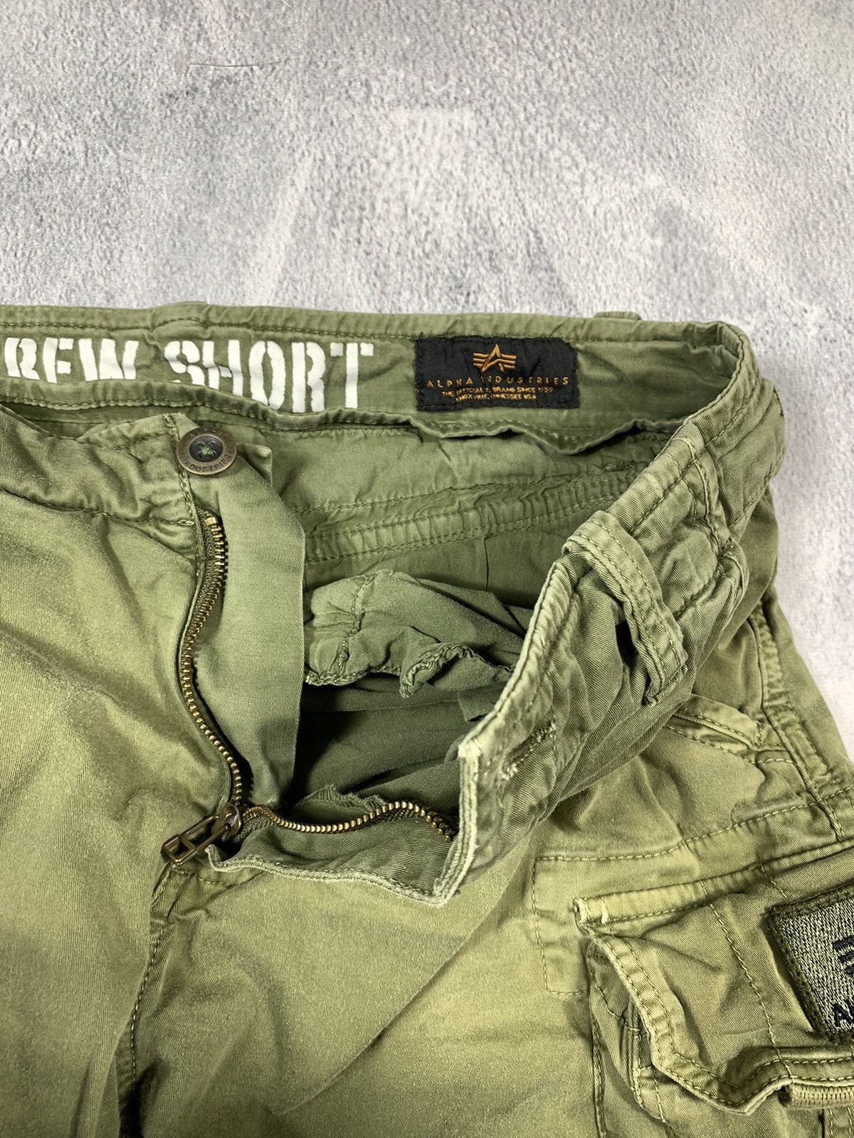Alpha Industries × Vintage Vintage Y2K Alpha Industries faded cargo shorts size 33 Size US 33 - 6 Thumbnail
