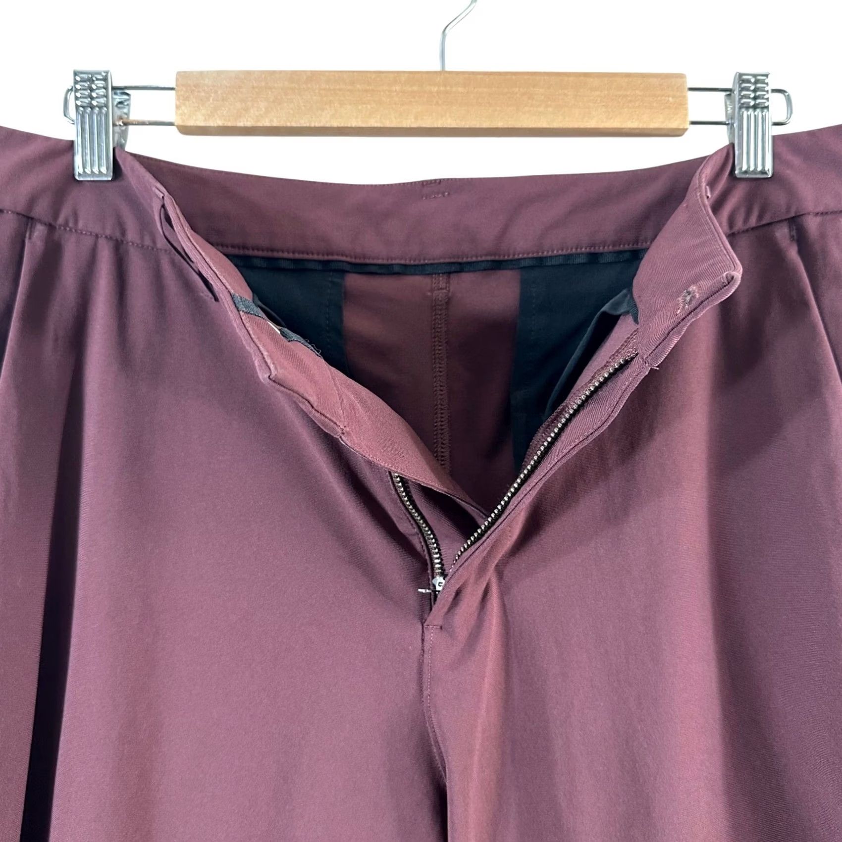 Lululemon VINTAGE? No. Size US 34 / EU 50 - 6 Thumbnail