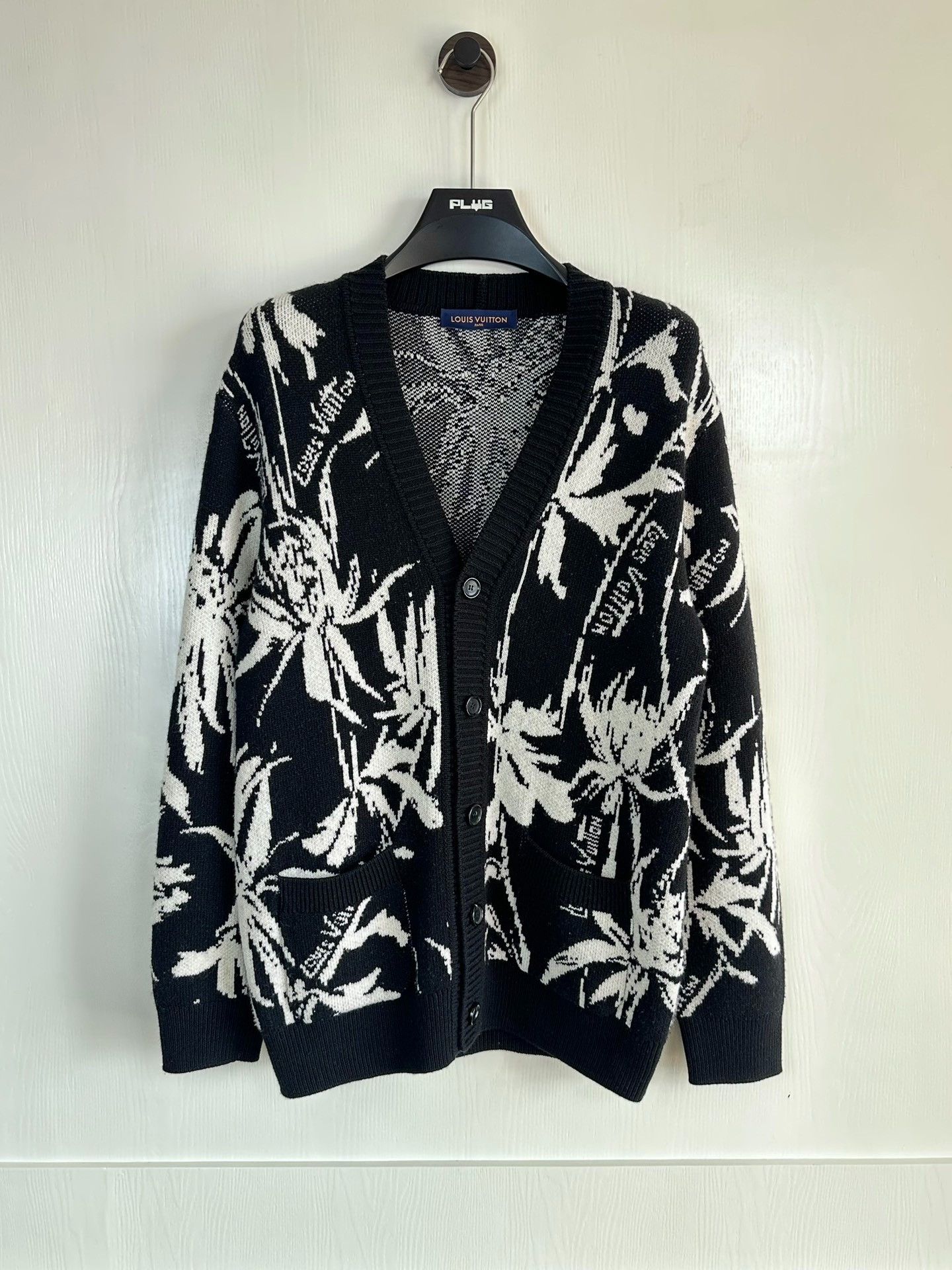 Louis Vuitton Louis Vuitton Black White Palm Tree Logo Cardigan Size US M / EU 48-50 / 2 - 1 Thumbnail