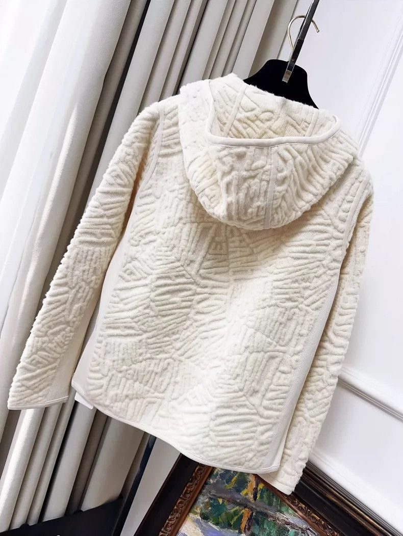 Chanel Chanel Beige full-printed logo long-sleeved jacket Size XXS / US 00 / IT 34 - 2 Thumbnail