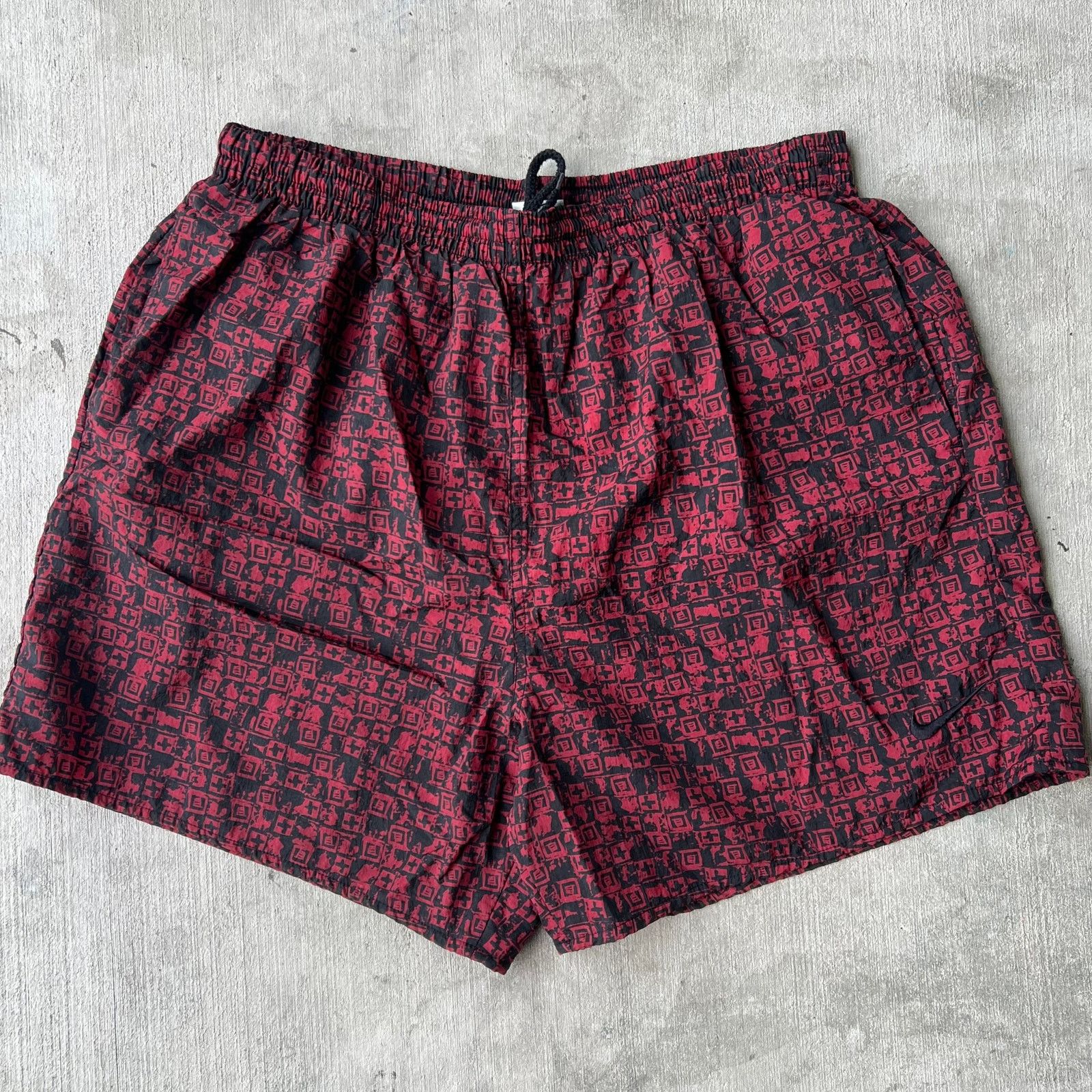 Vintage Vintage 90s Nike abstract red nylon shorts Size US 33 - 1 Thumbnail