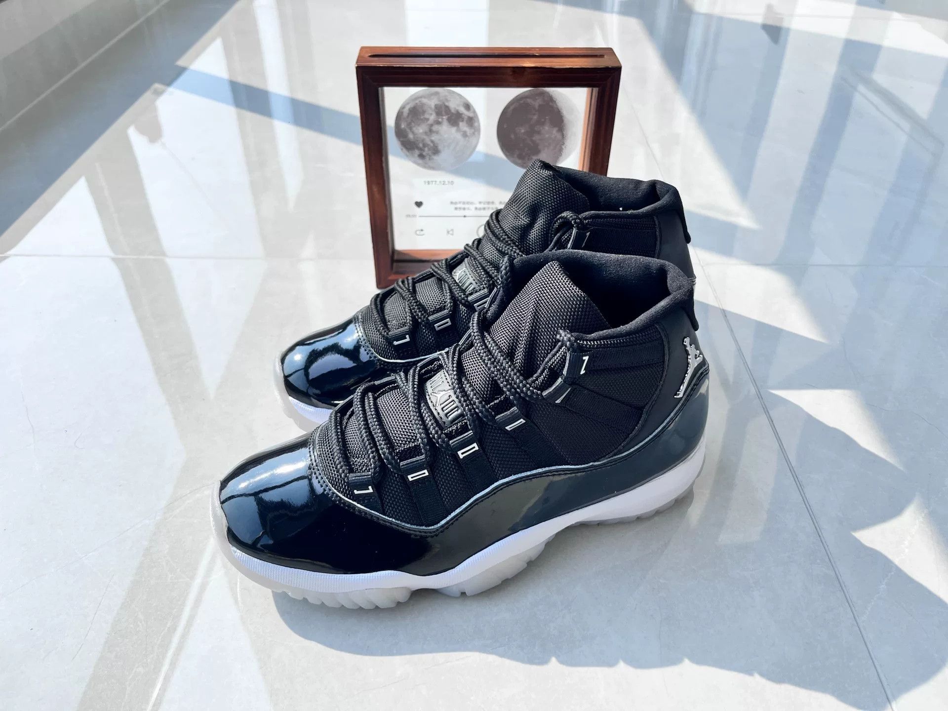 Nike Nike AJ11 Silver Lowtop Sneakers 7 Men Size US 7 / EU 40 - 1 Thumbnail