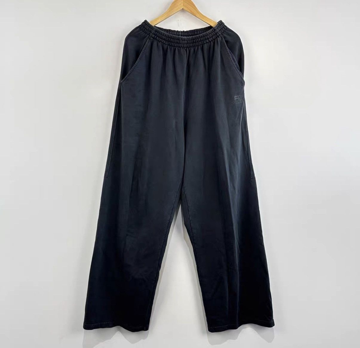 Balenciaga Balenciaga Embroidered Vintage Wide Leg Casual Pants J42 Size US 30 / EU 46 - 1 Thumbnail