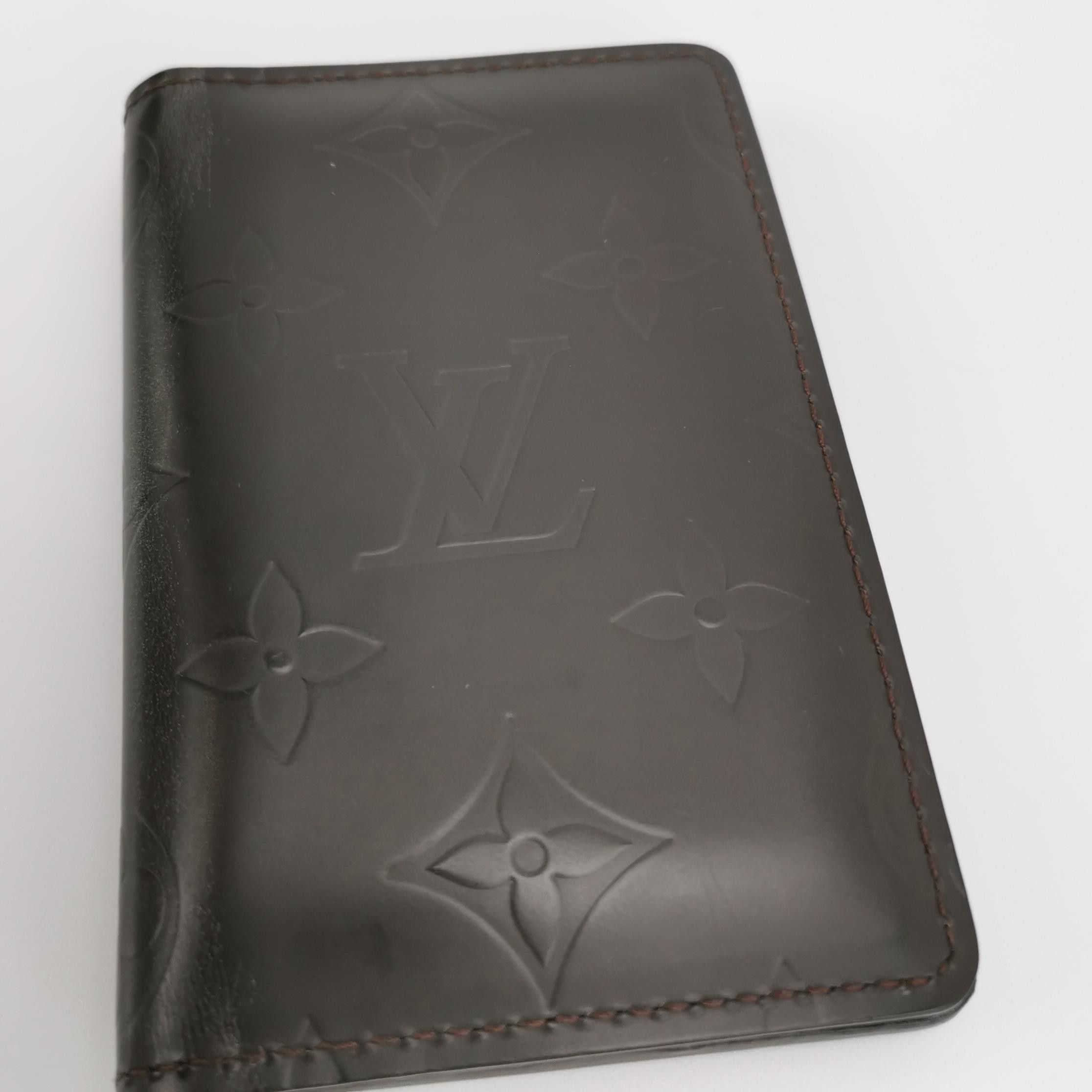 Louis Vuitton Louis Vuitton (LV) Cowhide Letter Logo Folding Card Holder Size ONE SIZE - 5 Thumbnail