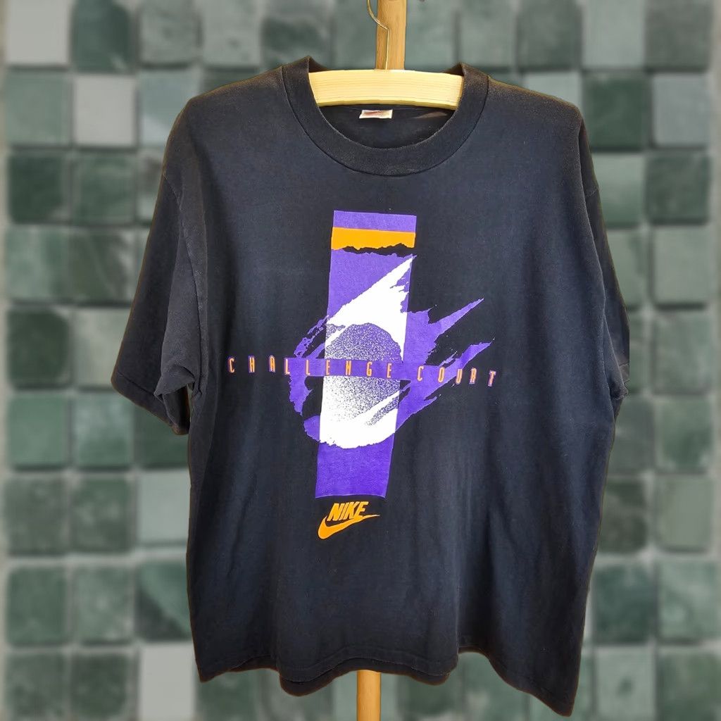 Nike VINTAGE Nike CHALLENGE COURT SINGLE STITCH BLACK T-SHIRT SZ XLARGE Shirt Mens Nike Black T-Shirt 90sの Size US XL / EU 56 / 4 - 1 Thumbnail