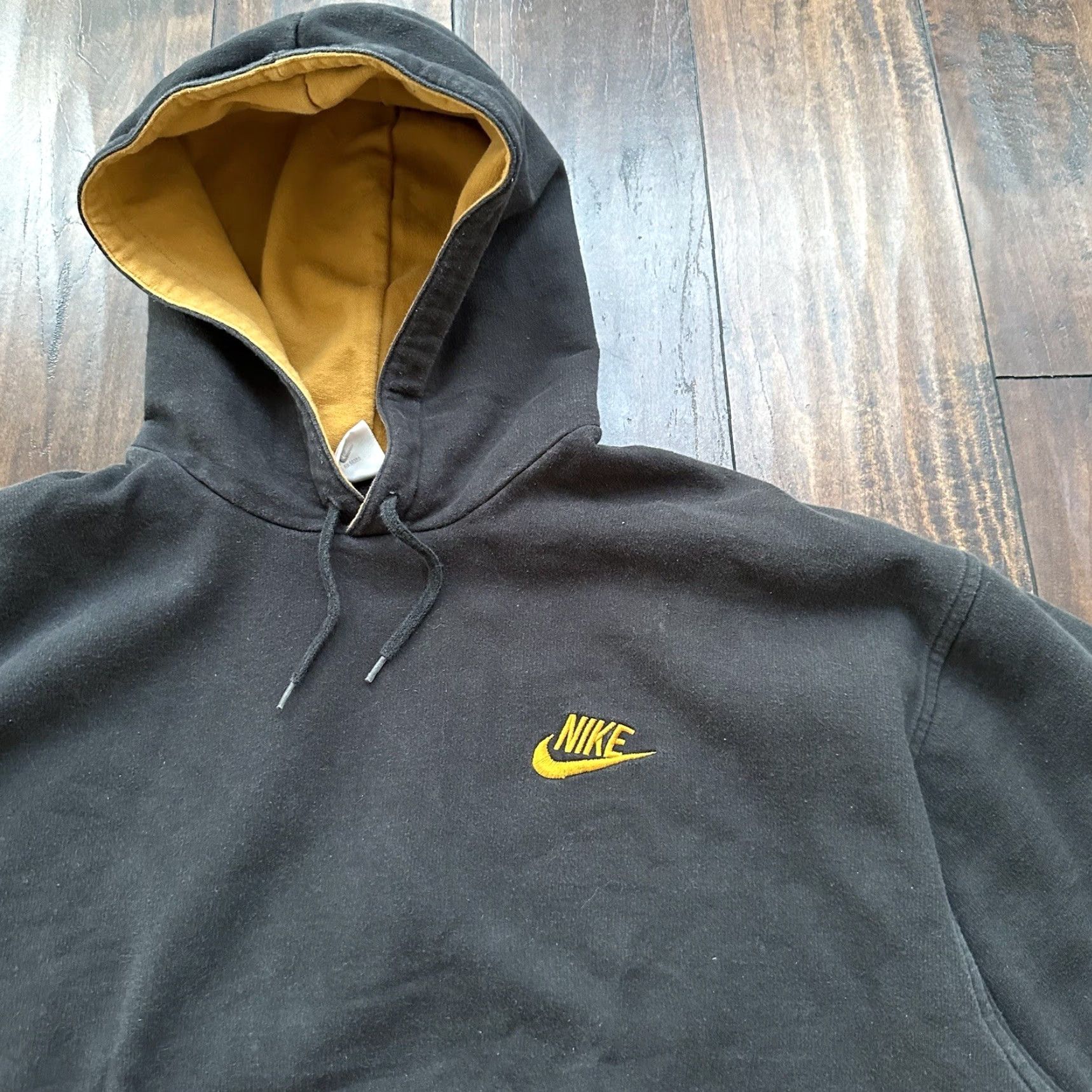 Nike VINTAGE Nike Sweatshirt Pullover Men Large Black Solid Graphic 80s 90s Size US L / EU 52-54 / 3 - 3 Thumbnail