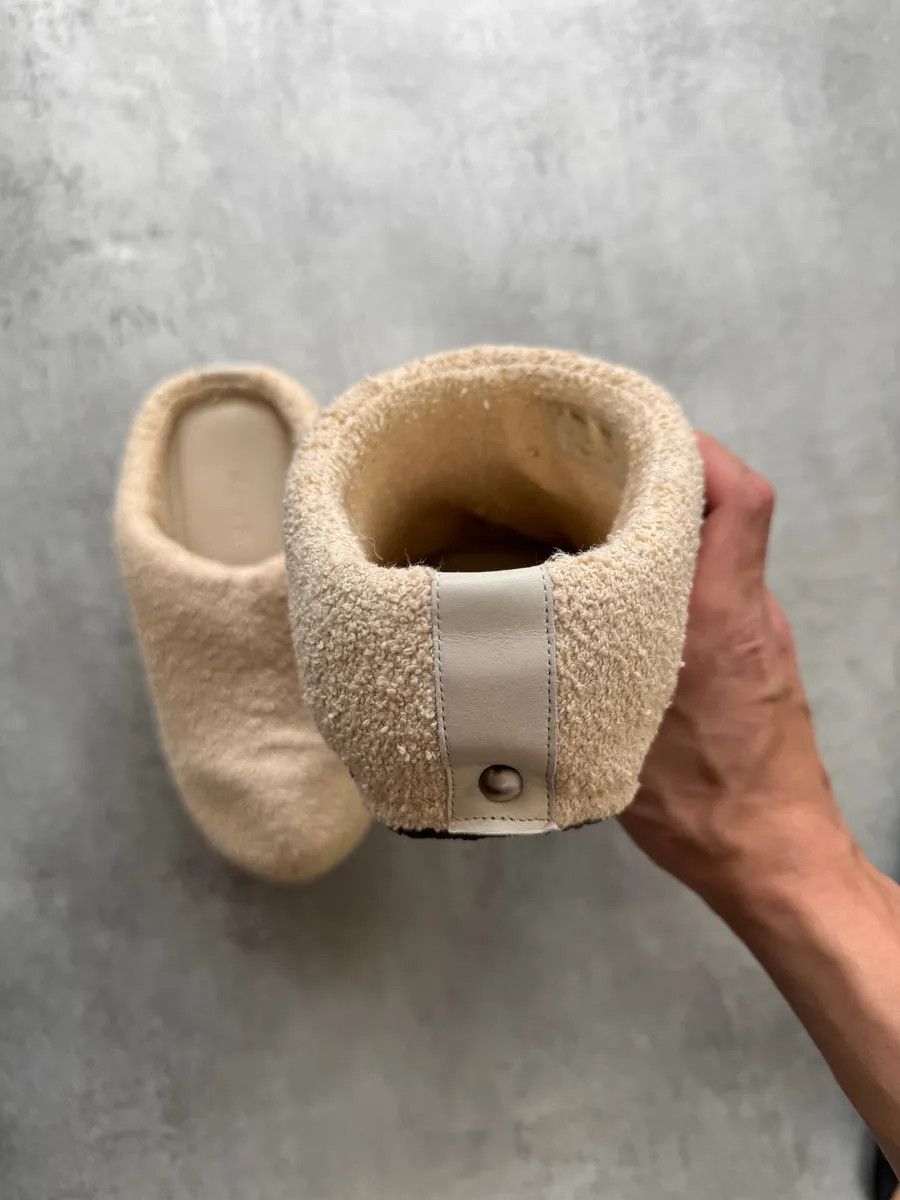 Acne Studios Acne Studios Beige Shearling Clogs Size US 6 / IT 36 - 7 Thumbnail