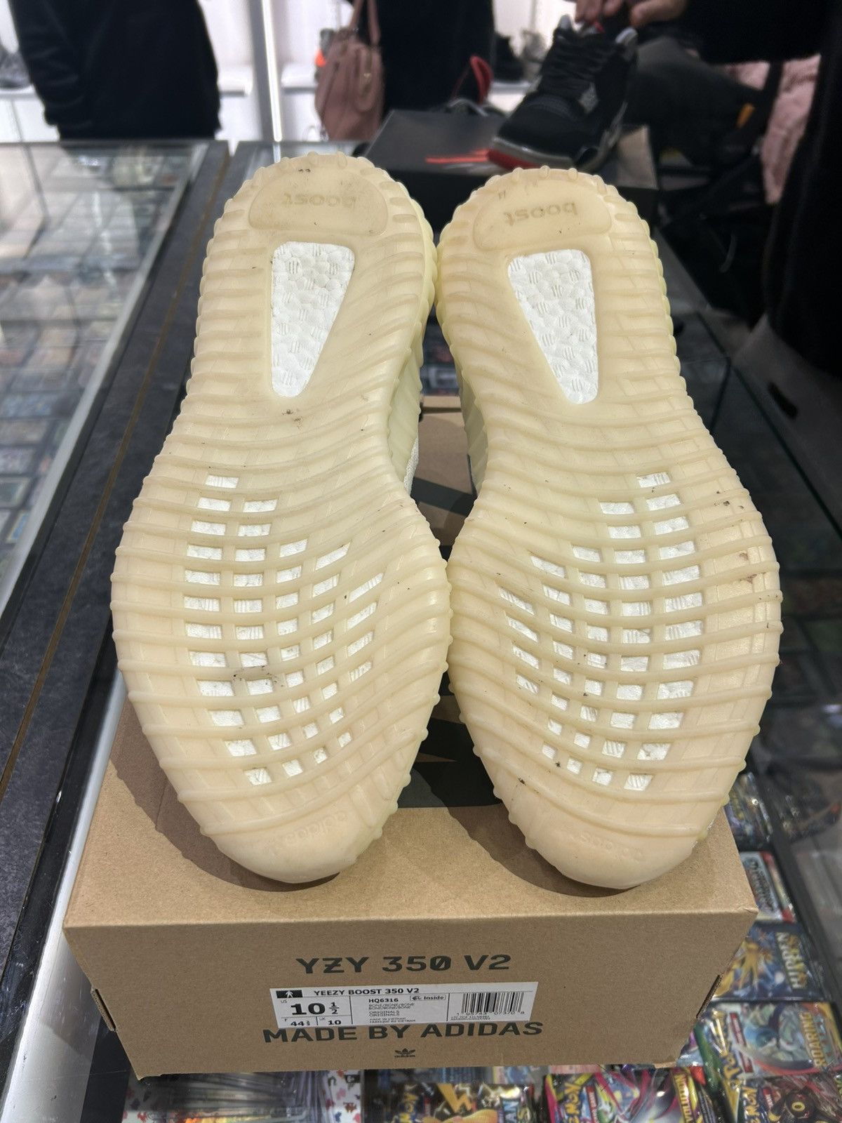 Yeezy Yeezy 350 V2 Bone Size US 10.5 / EU 43-44 - 8 Thumbnail