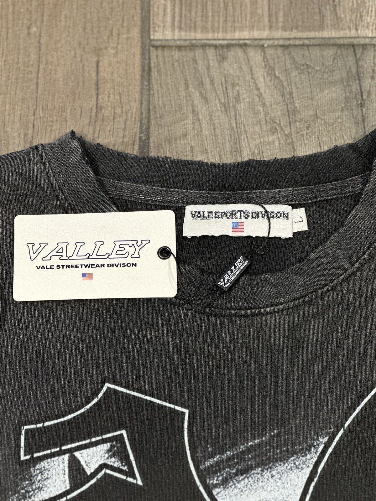 VALE MONOCHROME LONGSLEEVE