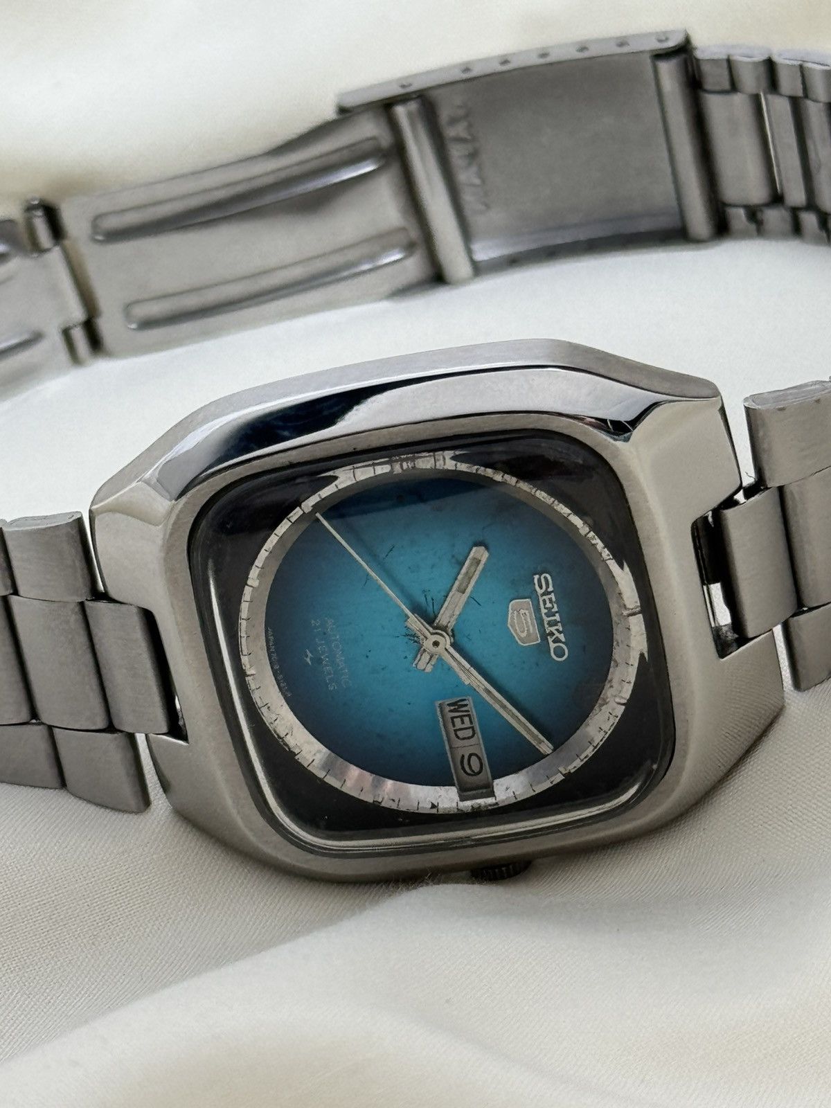 Seiko Seiko 5 Japan Vintage TV Case Blue Fade Dial 21J Automatic Size 36 - 17 Thumbnail