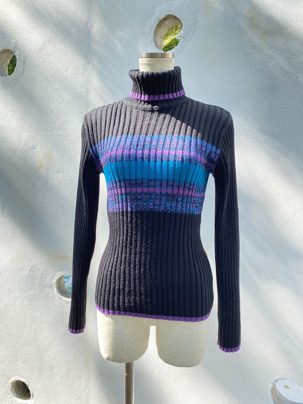 Morgan Homme MORGAN Black Ribbed Turtleneck with Purple-Blue Stripes Size M / US 6-8 / IT 42-44 - 16 Thumbnail