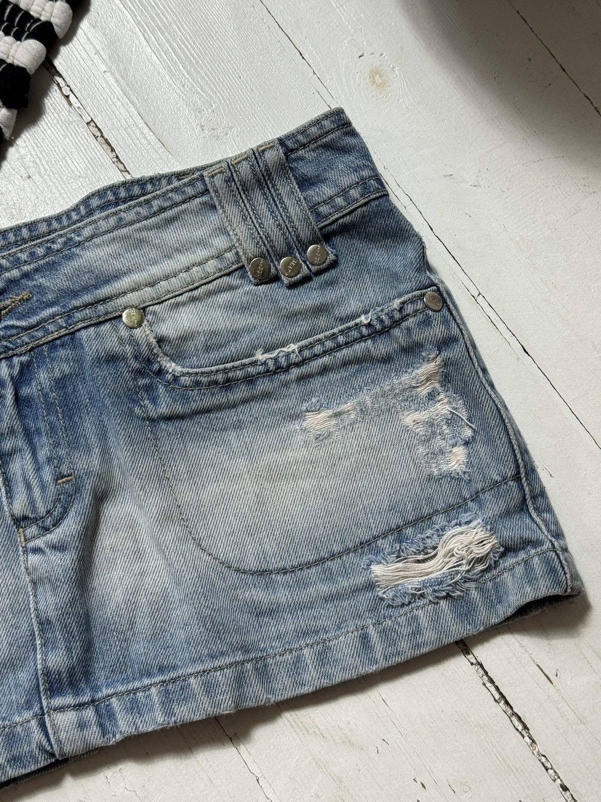 Iceberg VINTAGE ICEBERG 2000s MINI DENIM SKIRT Size 28" / US 6 / IT 42 - 3 Thumbnail