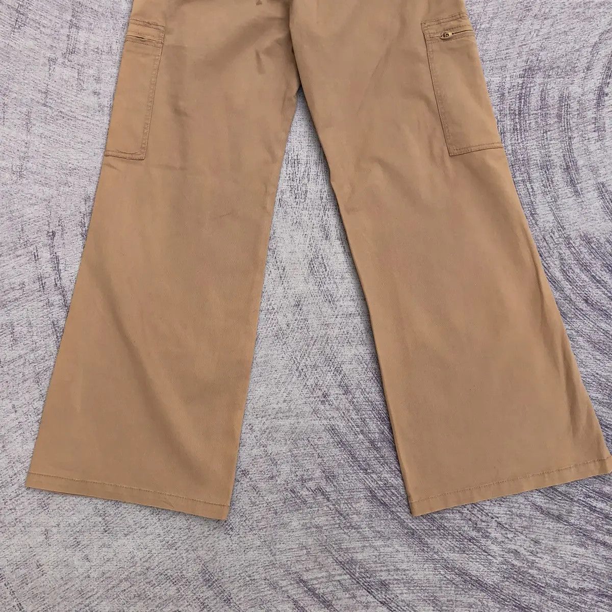 Japanese Brand × Vintage Y2K Cargo Trousers Baggy Khakis Multi Pocket Tactical Pants Size US 32 / EU 48 - 11 Thumbnail
