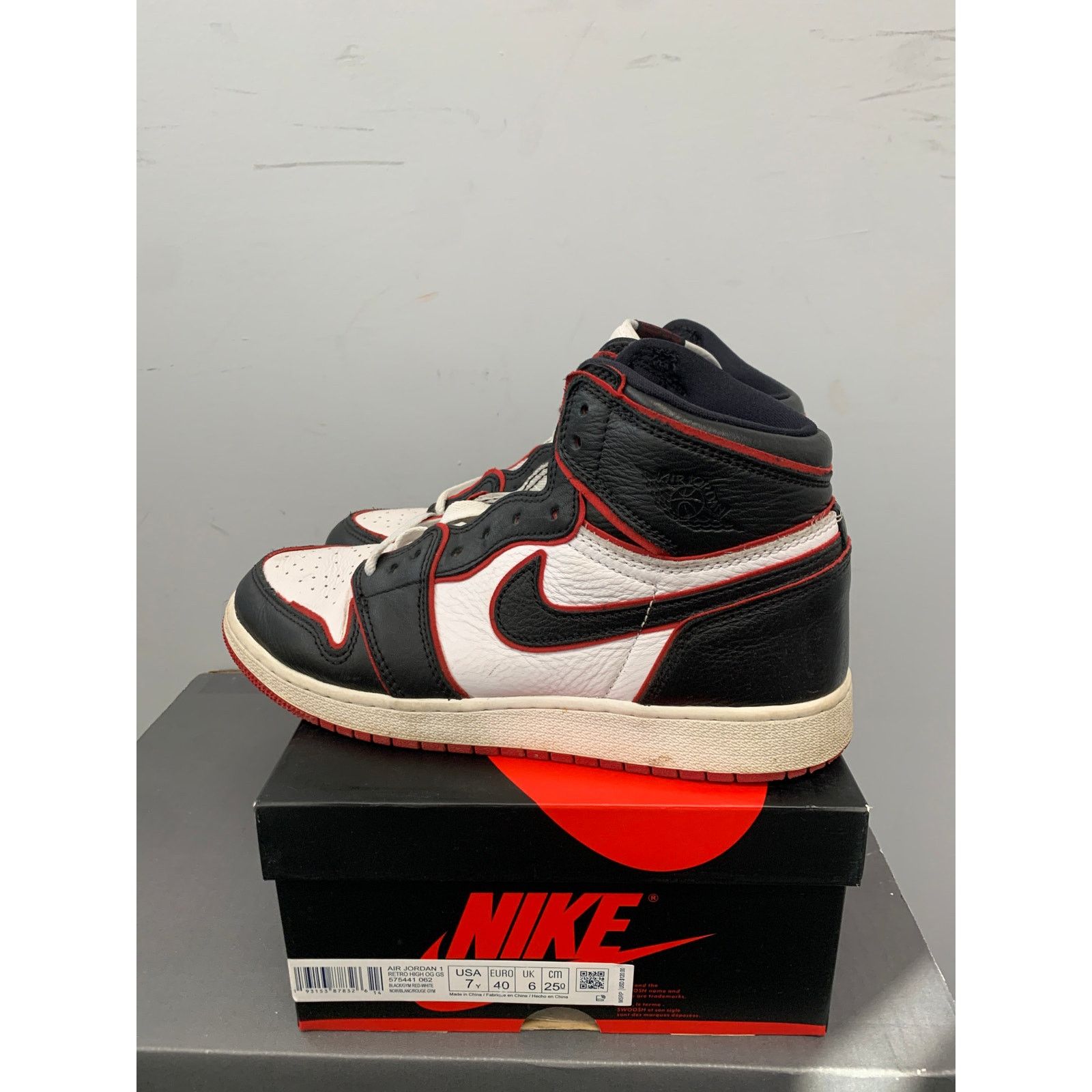 Nike Nike Air Jordan 1 Retro High Bloodline GS Size 7Y Used Size US 7 / IT 37 - 4 Thumbnail